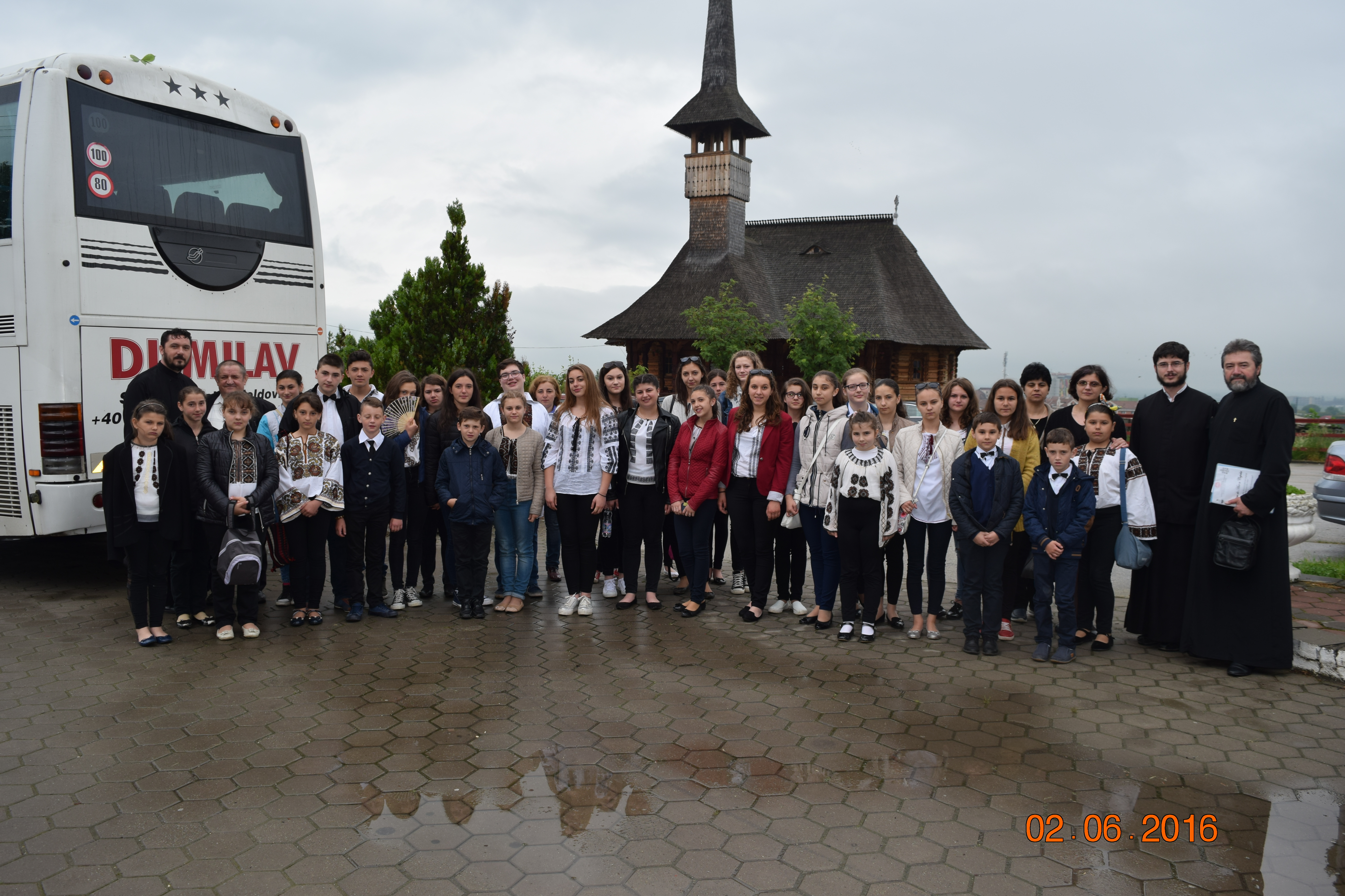 Înfrăţire între grupuri de tineri din Bucovina şi Ardeal