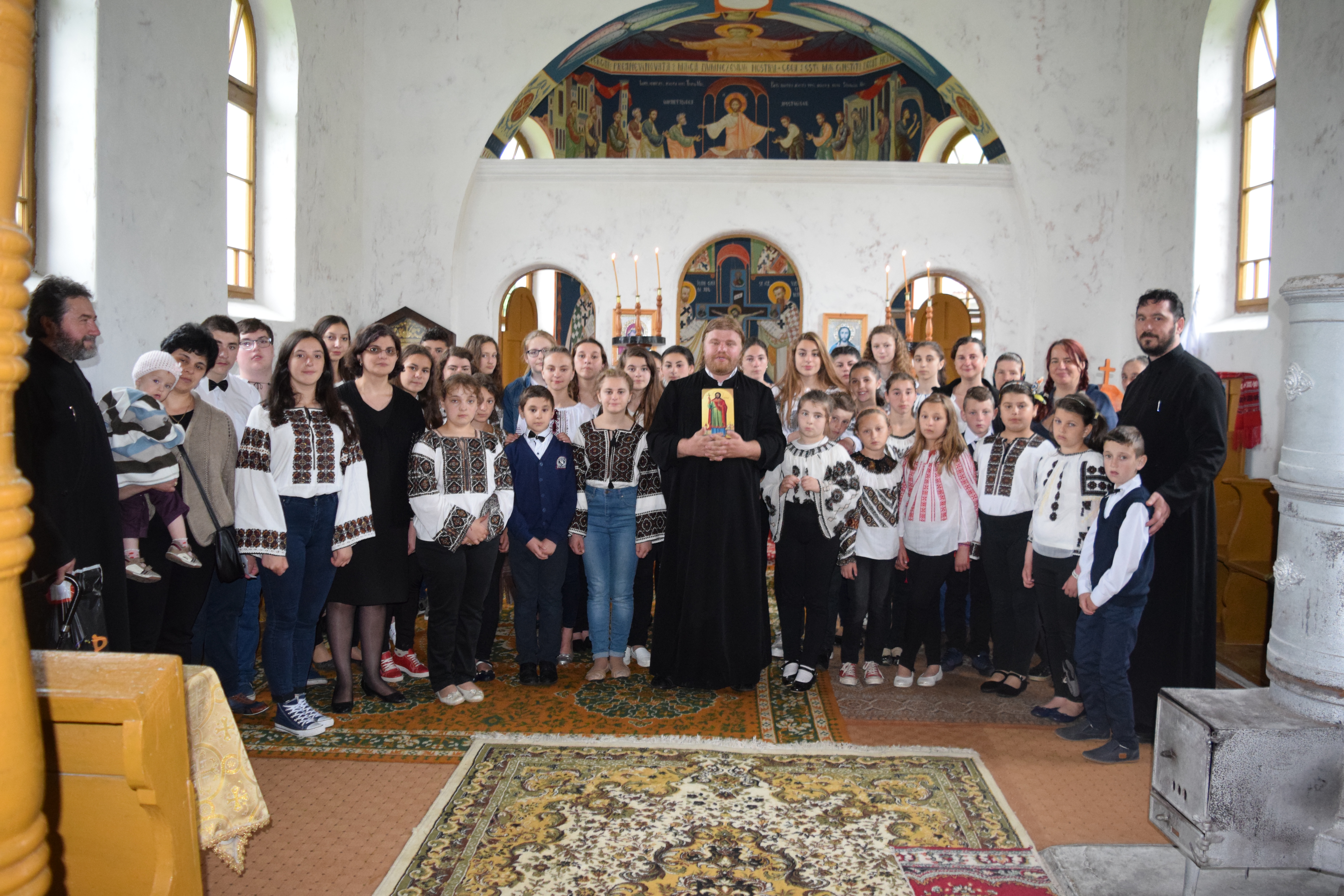 Înfrăţire între grupuri de tineri din Bucovina şi Ardeal