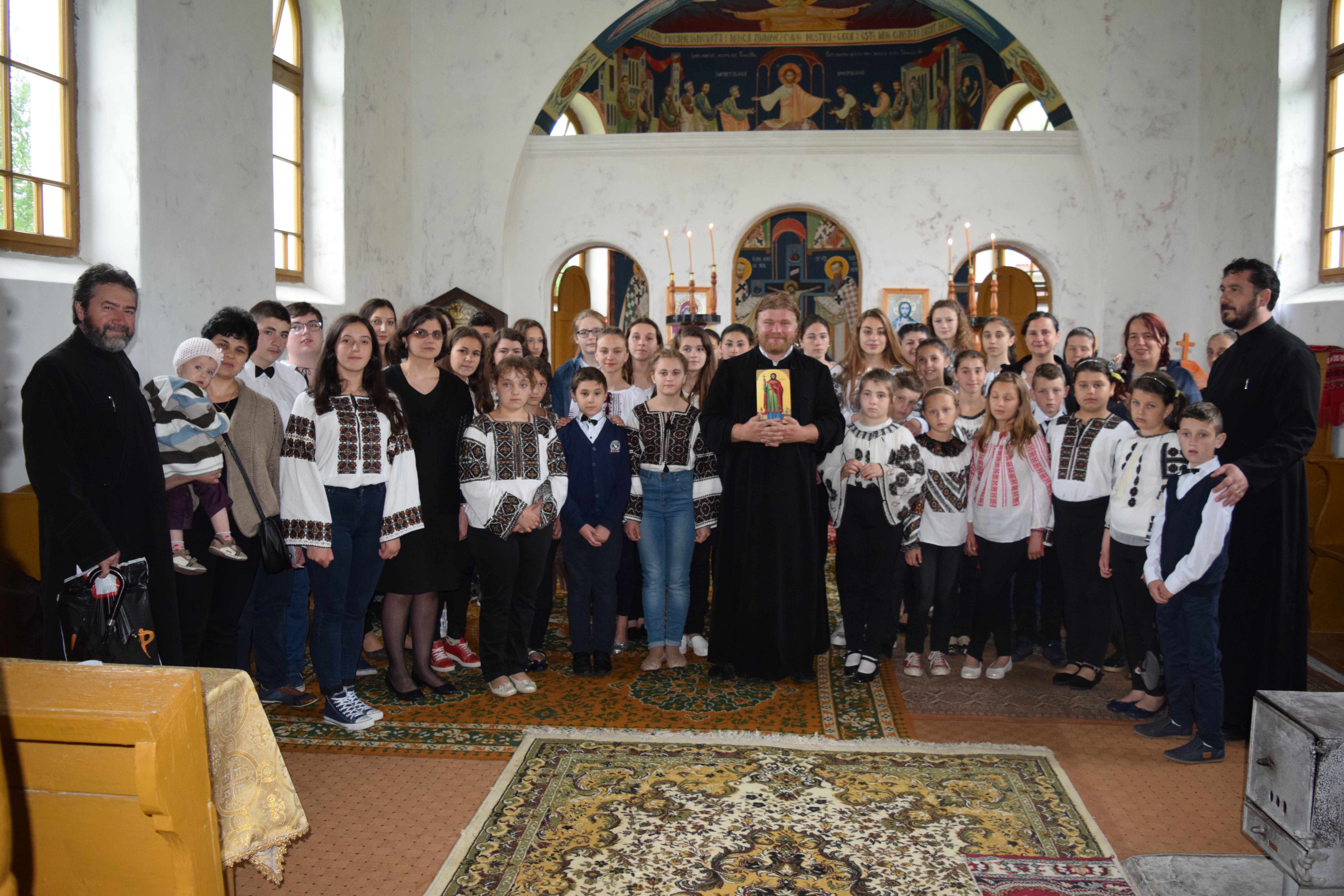 Înfrăţire între grupuri de tineri din Bucovina şi Ardeal