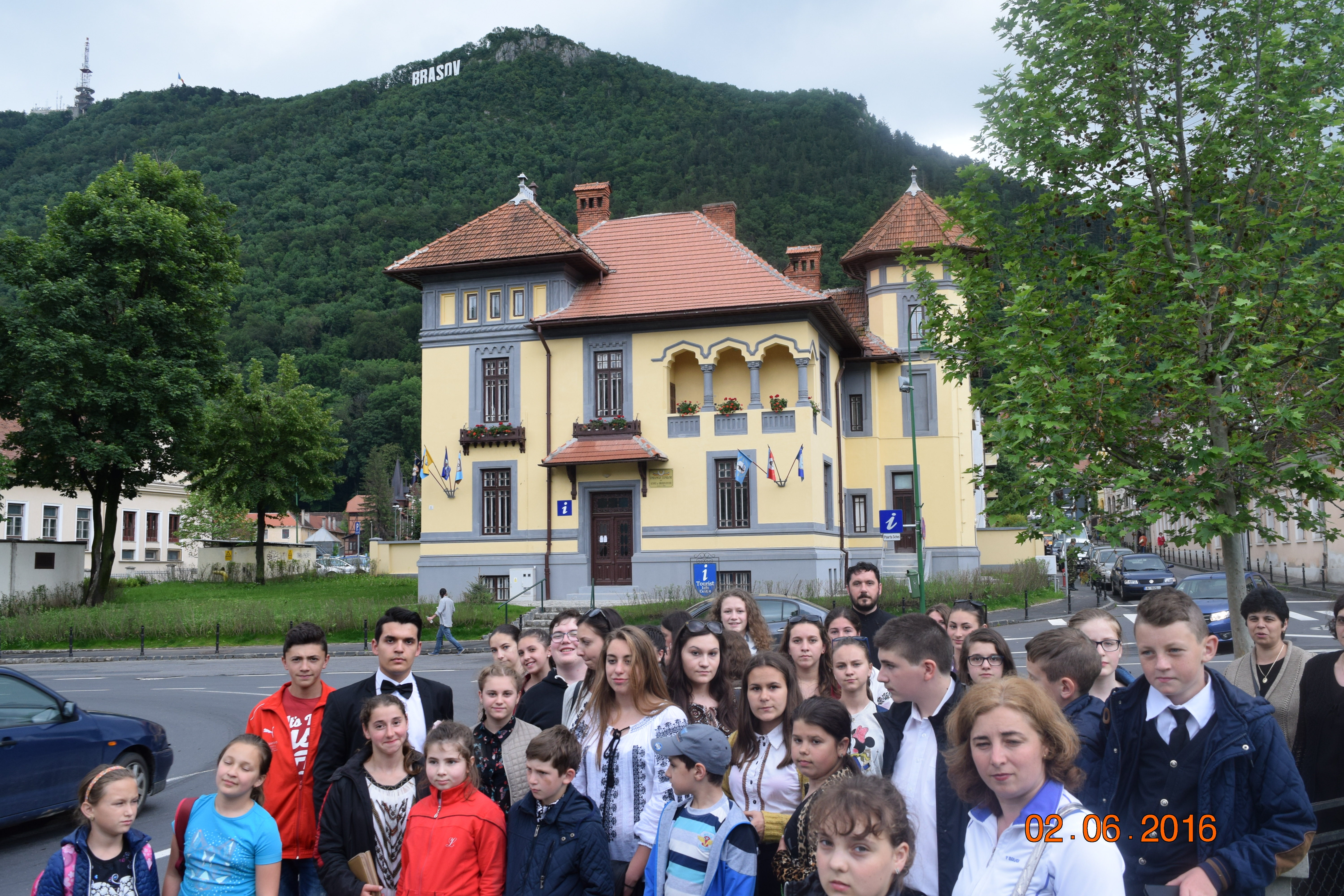 Înfrăţire între grupuri de tineri din Bucovina şi Ardeal