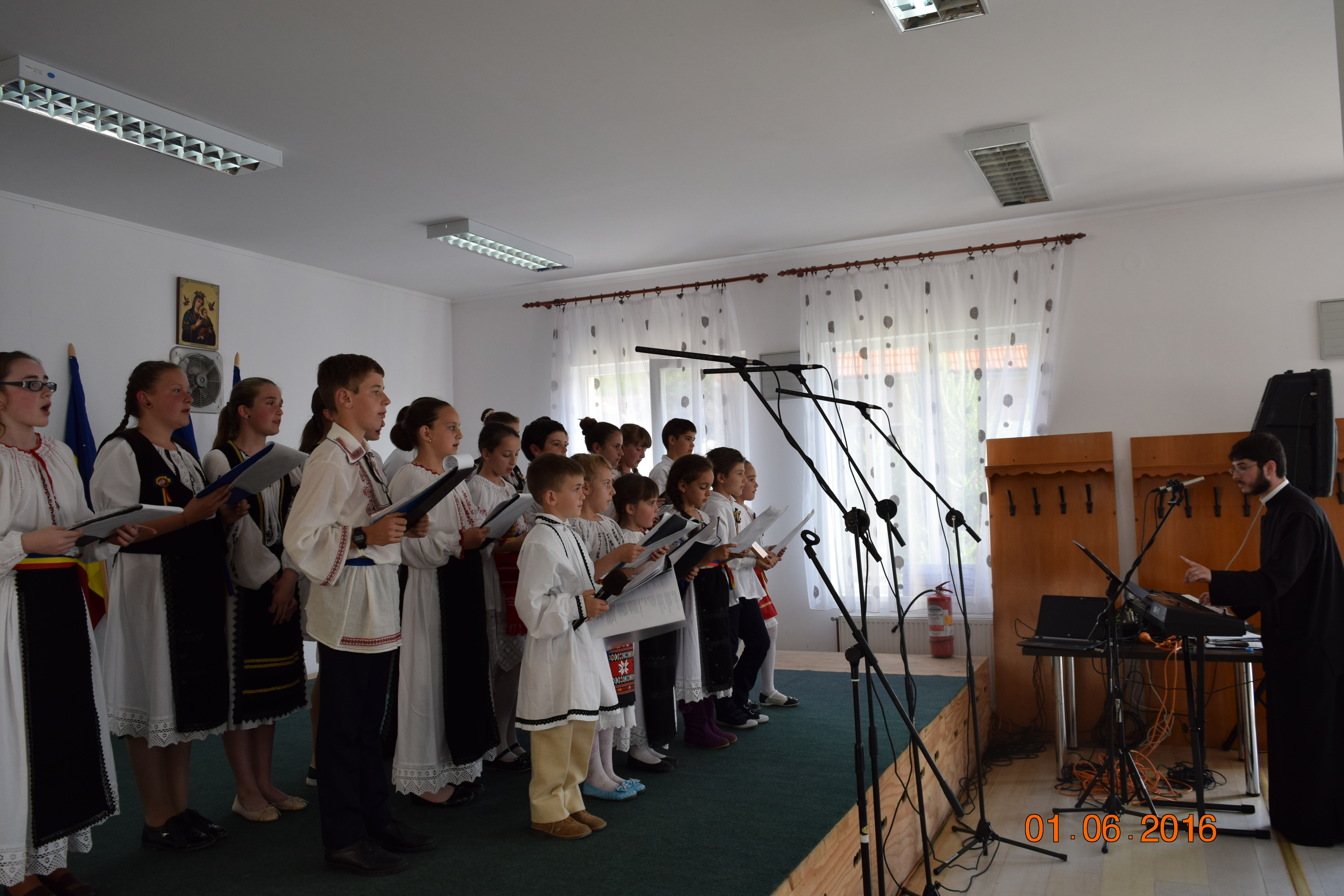 Înfrăţire între grupuri de tineri din Bucovina şi Ardeal