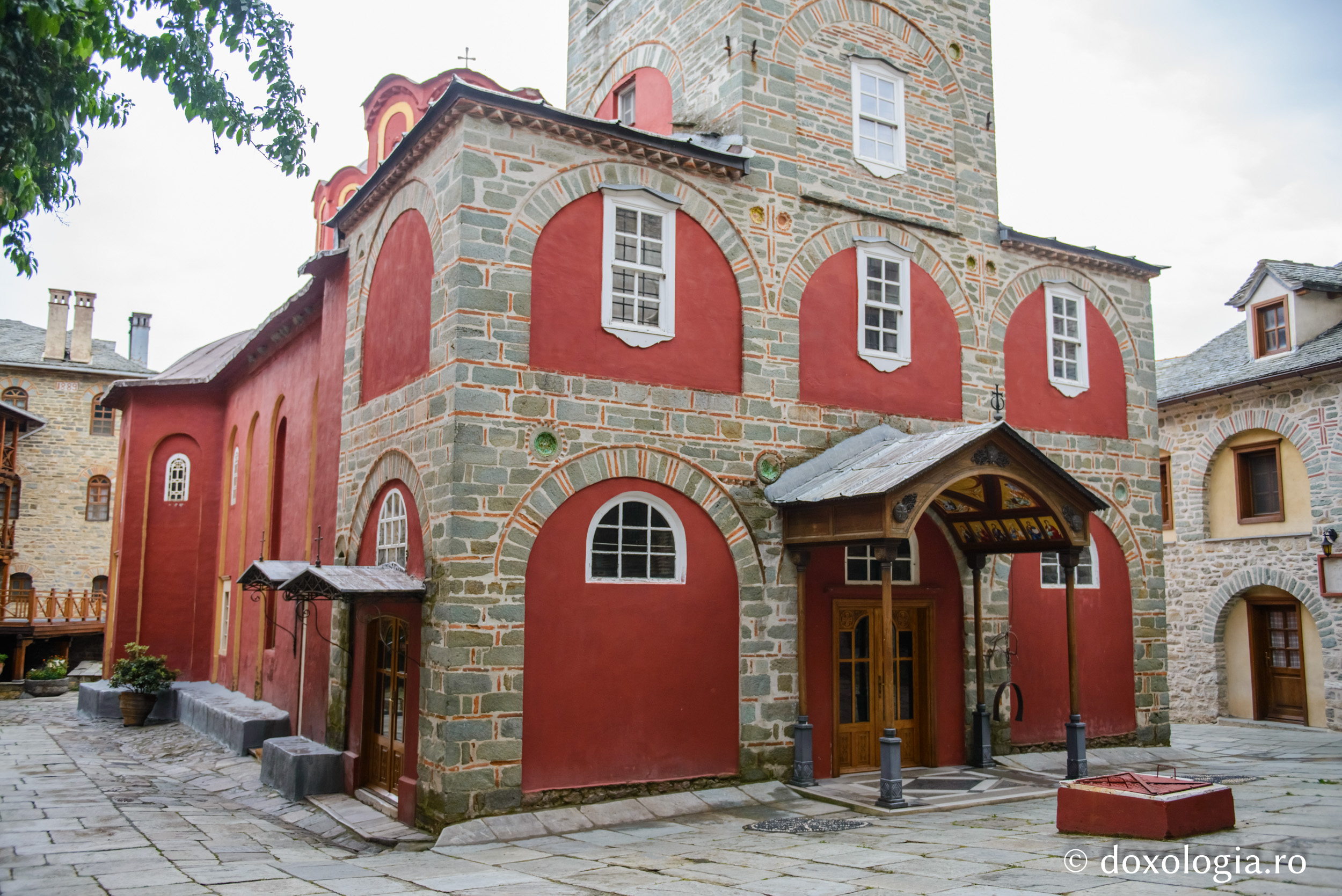 Katholikonul Mănăstirii Caracalu