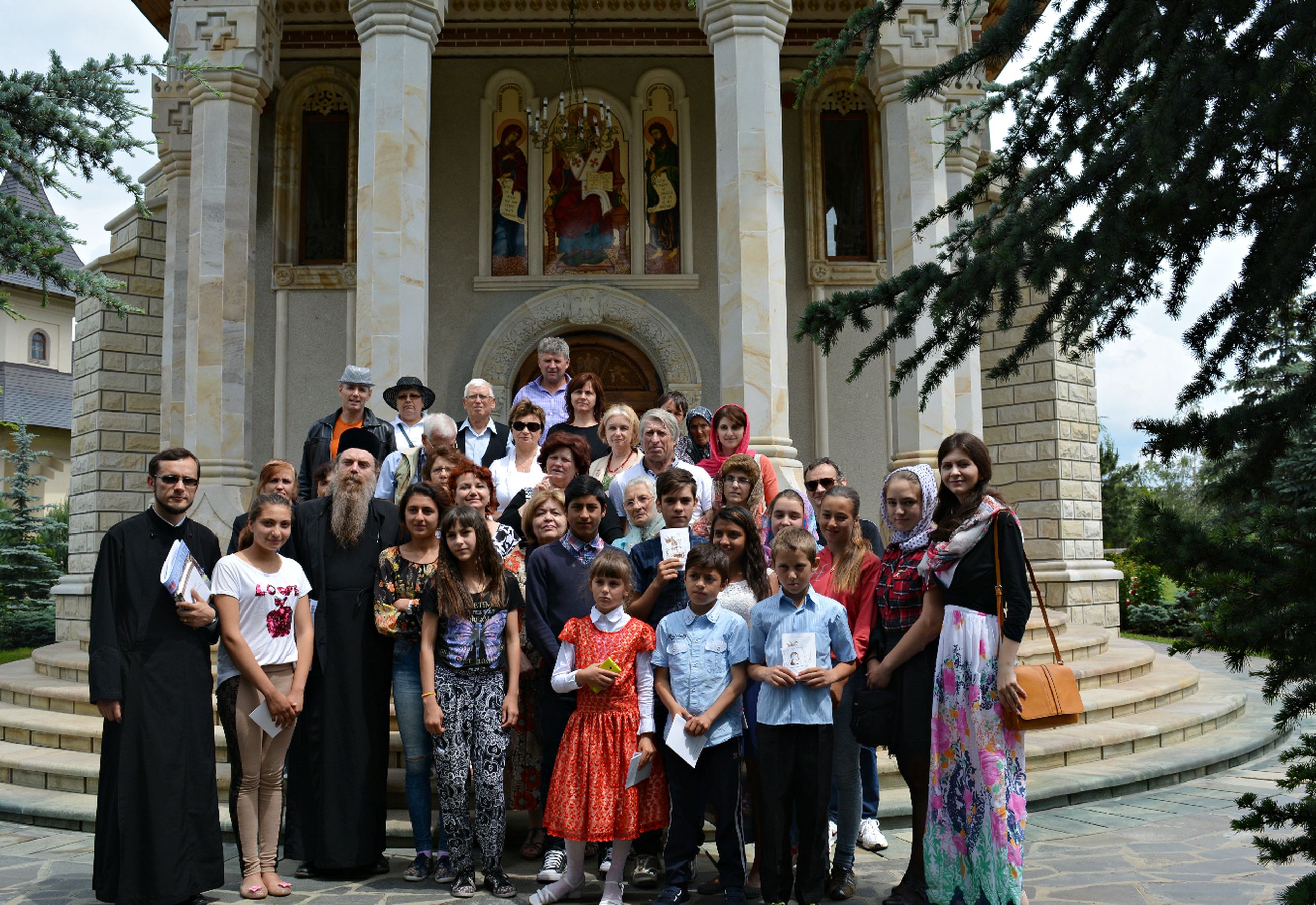 Pelerinaj pentru copiii din satul Unguroaia