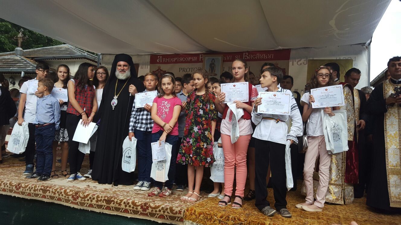 Elevii olimpici, premiaţi de IPS Arhiepiscop Ioachim Elevii olimpici, premiaţi de IPS Arhiepiscop Ioachim