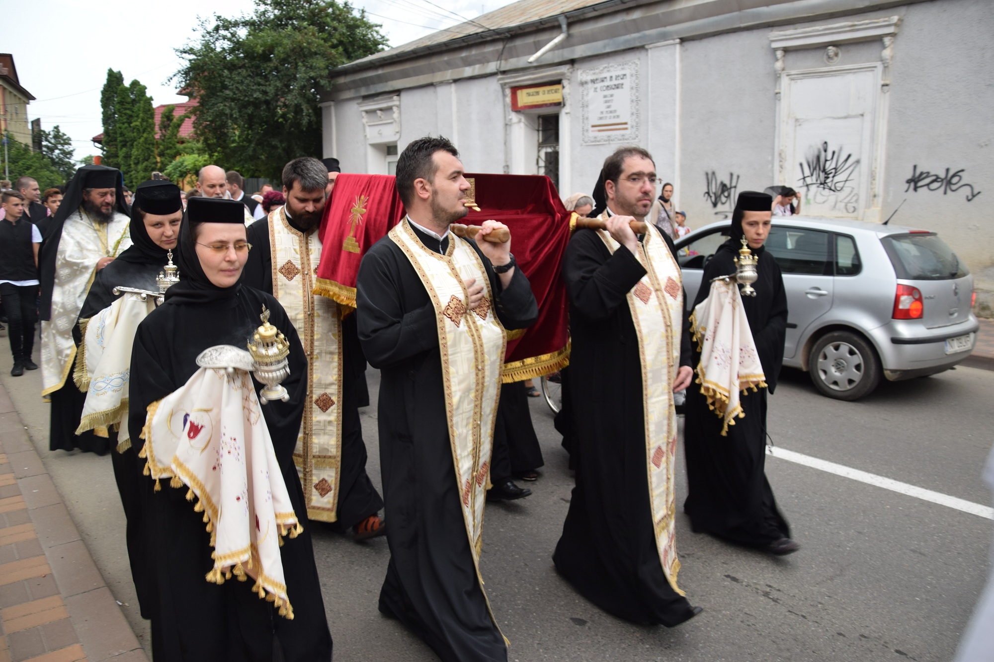 Procesiune religioasă la Piatra Neamț, cu ocazia sărbătorii Nașterea Sfântului Ioan Botezătorul Procesiune religioasă la Piatra Neamț, cu ocazia sărbătorii Nașterea Sfântului Ioan Botezătorul