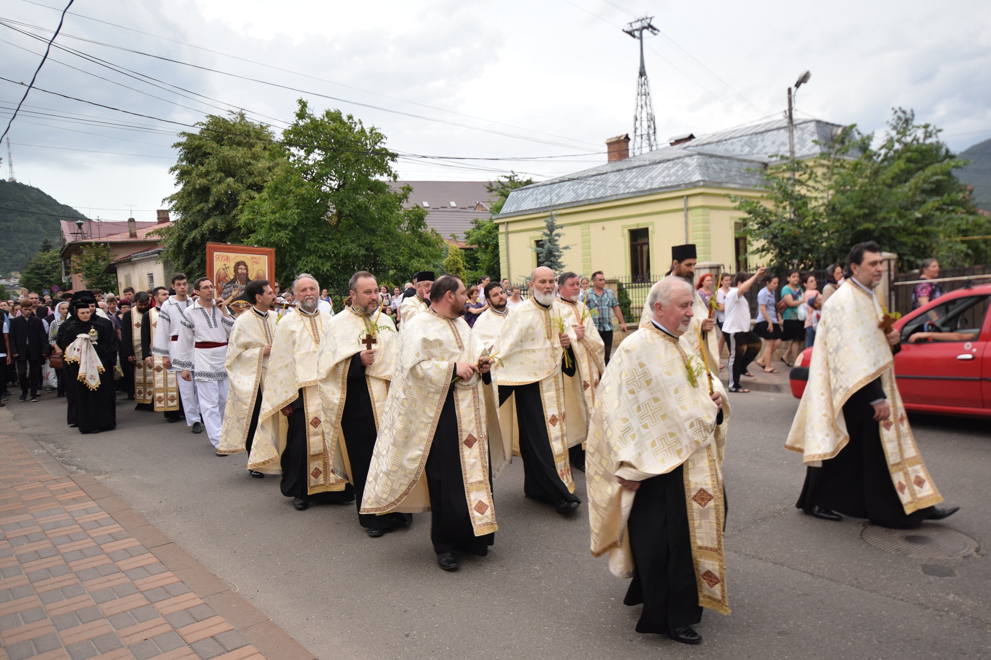 Procesiune religioasă la Piatra Neamț, cu ocazia sărbătorii Nașterea Sfântului Ioan Botezătorul Procesiune religioasă la Piatra Neamț, cu ocazia sărbătorii Nașterea Sfântului Ioan Botezătorul
