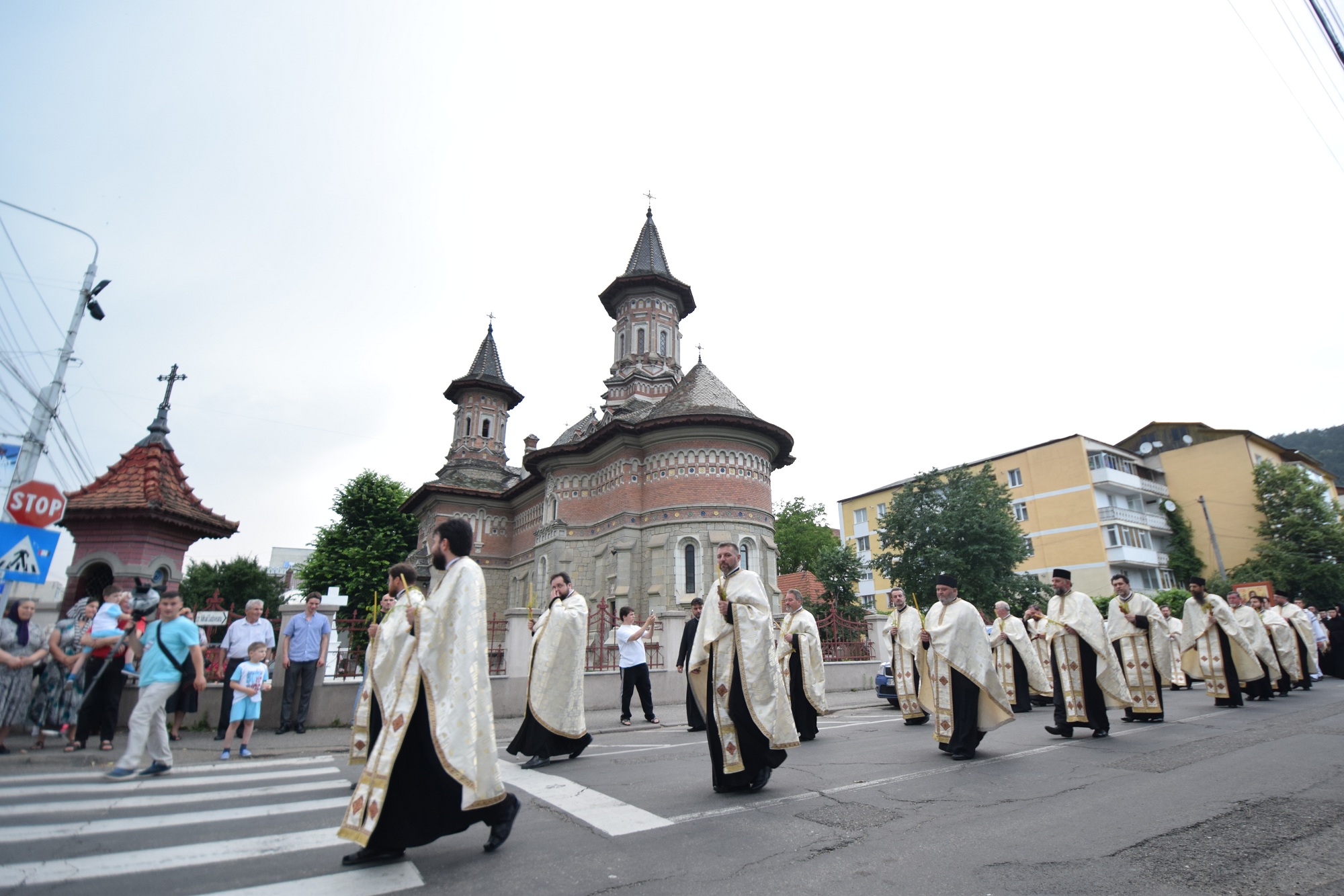 Procesiune religioasă la Piatra Neamț, cu ocazia sărbătorii Nașterea Sfântului Ioan Botezătorul Procesiune religioasă la Piatra Neamț, cu ocazia sărbătorii Nașterea Sfântului Ioan Botezătorul