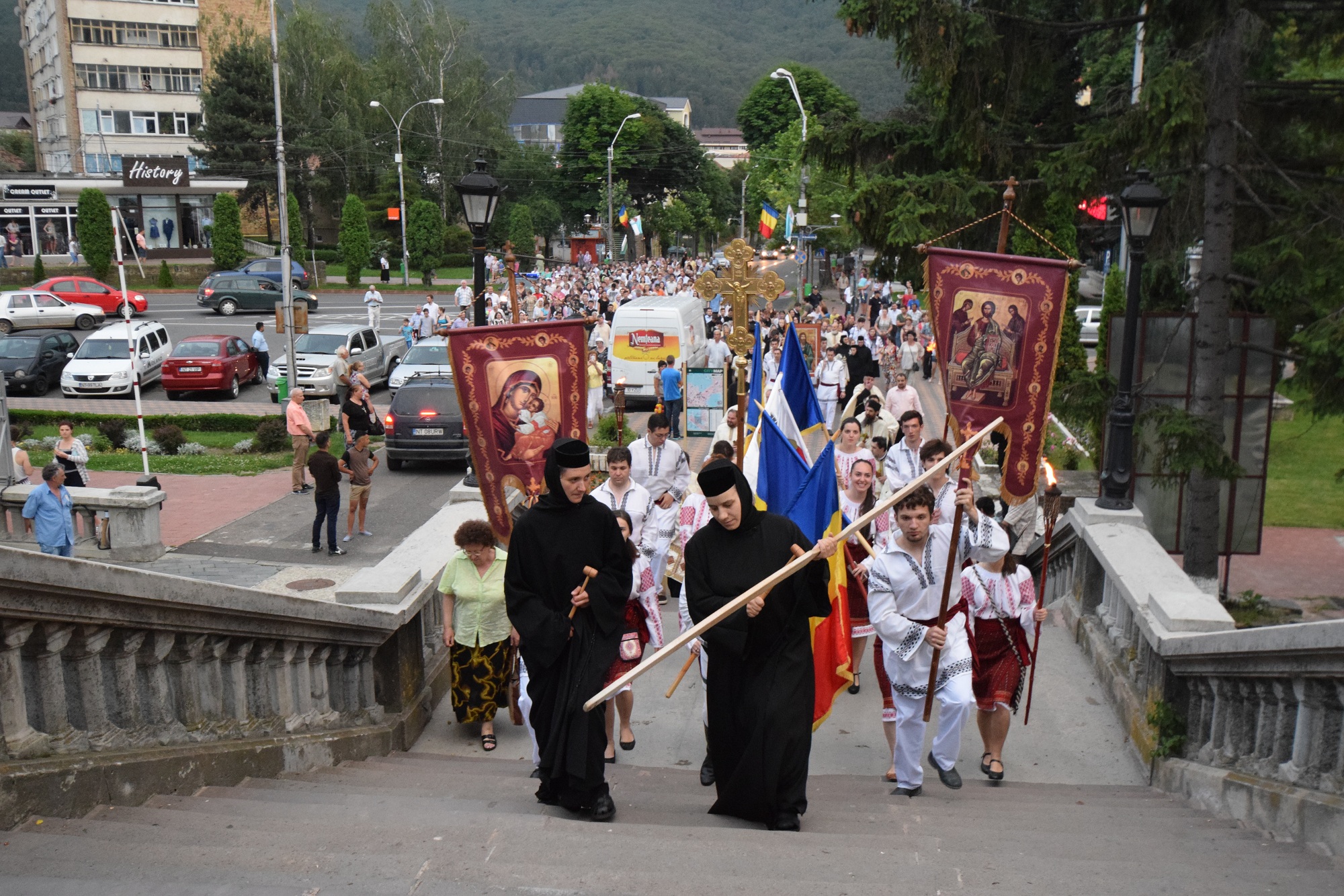 Procesiune religioasă la Piatra Neamț, cu ocazia sărbătorii Nașterea Sfântului Ioan Botezătorul Procesiune religioasă la Piatra Neamț, cu ocazia sărbătorii Nașterea Sfântului Ioan Botezătorul