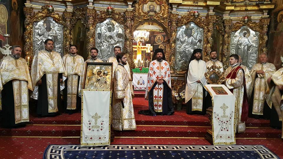 Sfinte Liturghii şi privegheri pentru buna desfăşurare a Sfântului şi Marelui Sinod Sfinte Liturghii şi privegheri pentru buna desfăşurare a Sfântului şi Marelui Sinod