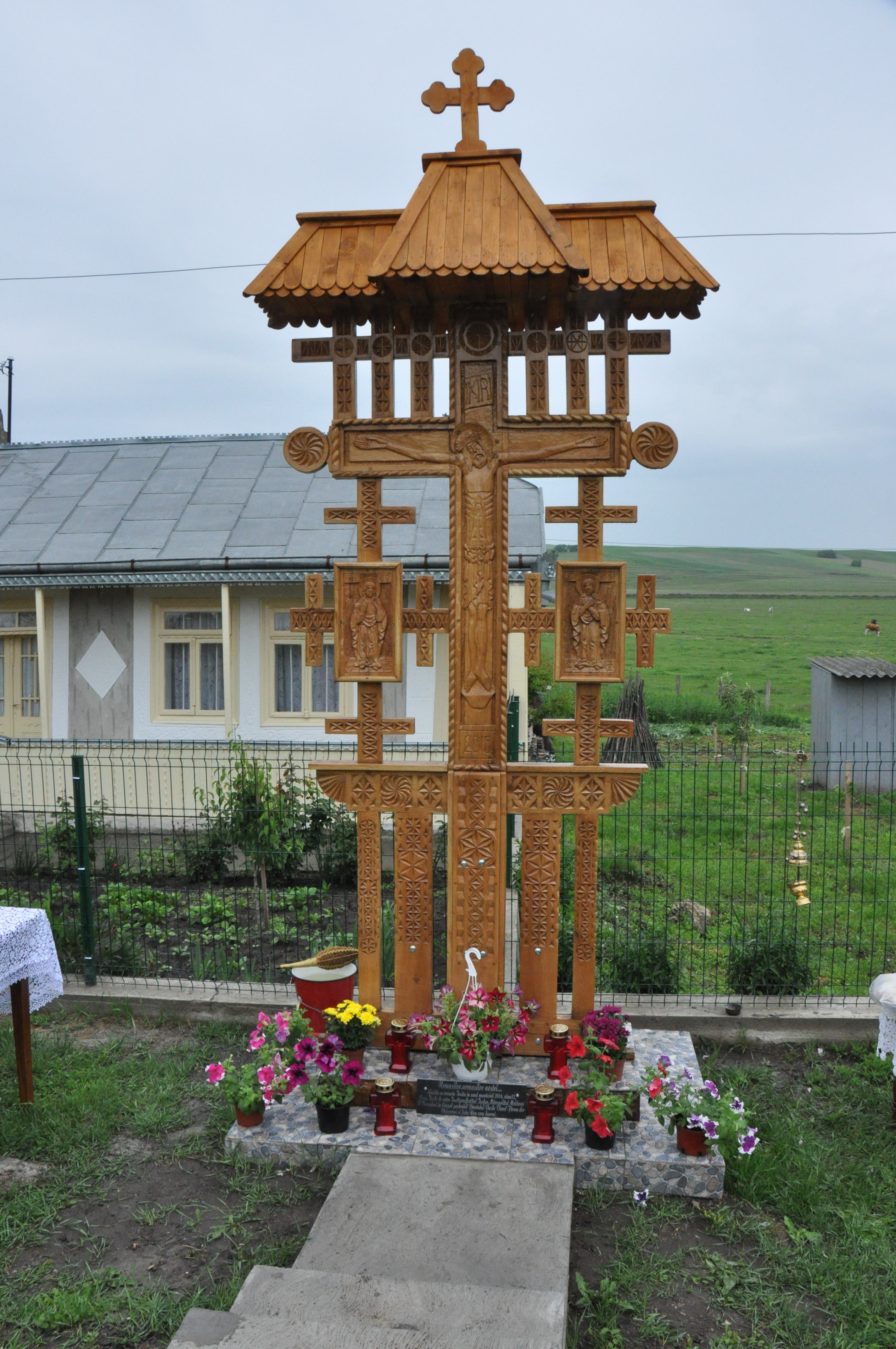 Sfințire de troițe în parohiile Chișcăreni și Petricani