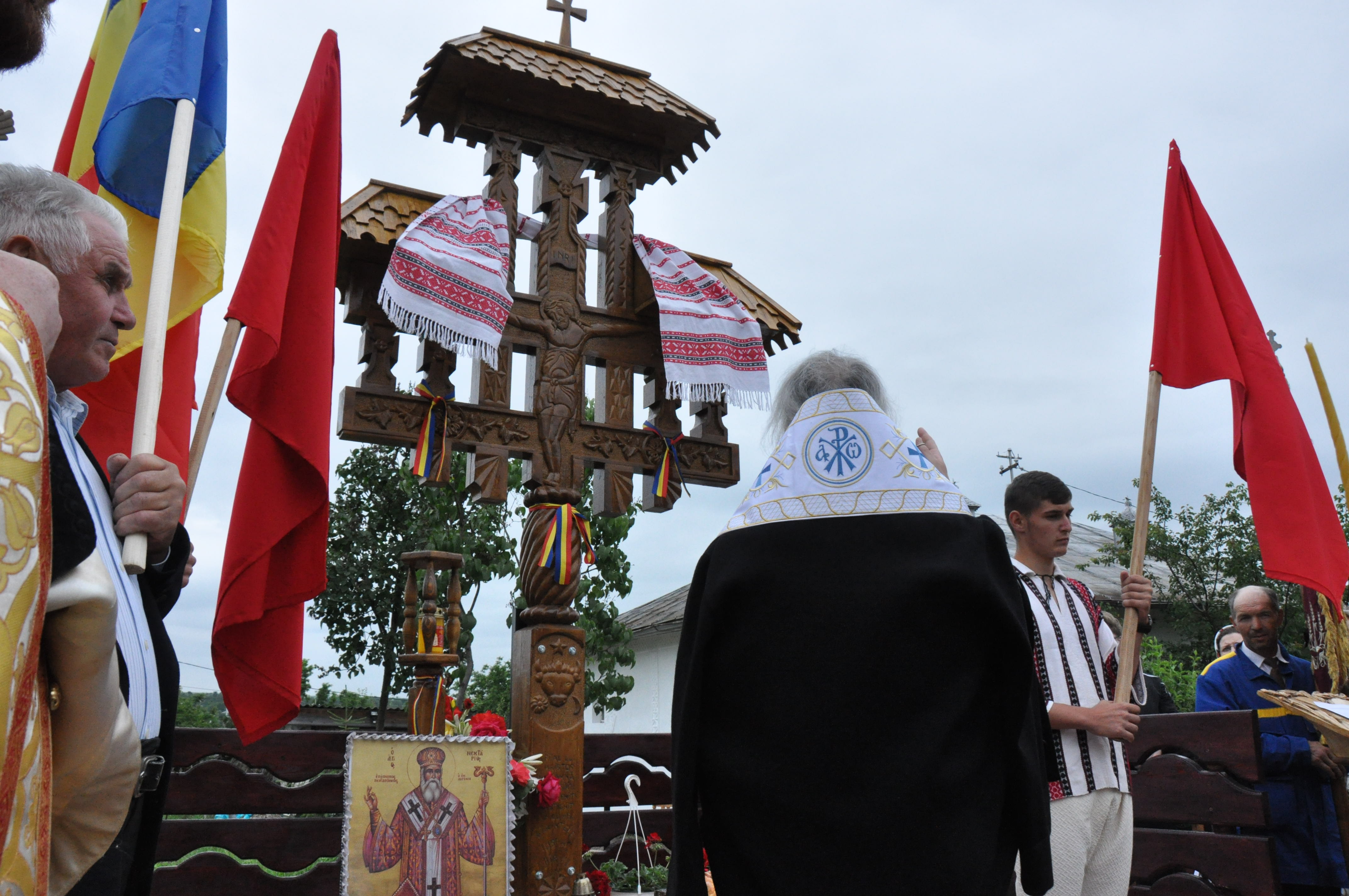 Sfințire de troițe în parohiile Chișcăreni și Petricani