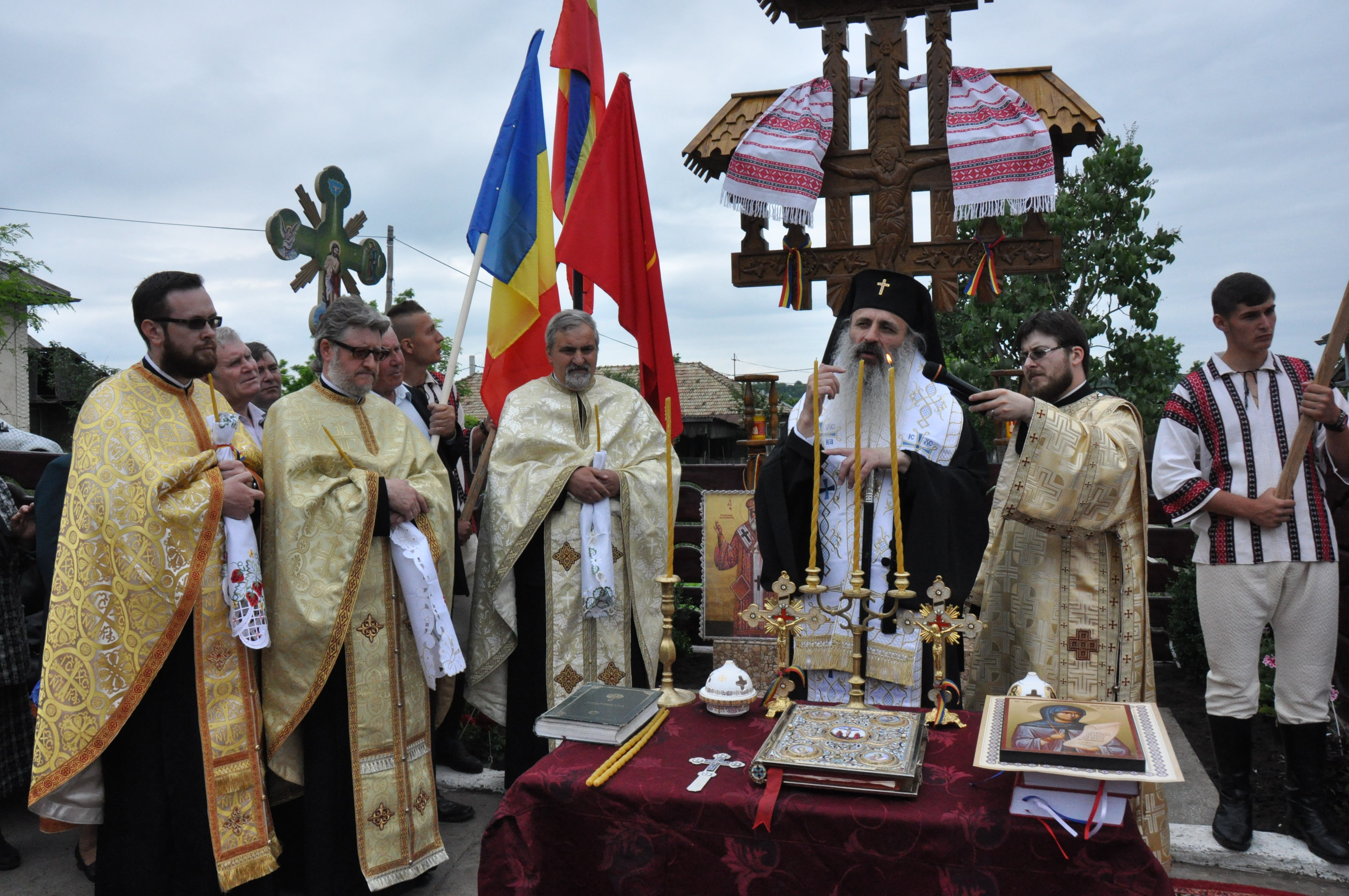 Sfințire de troițe în parohiile Chișcăreni și Petricani