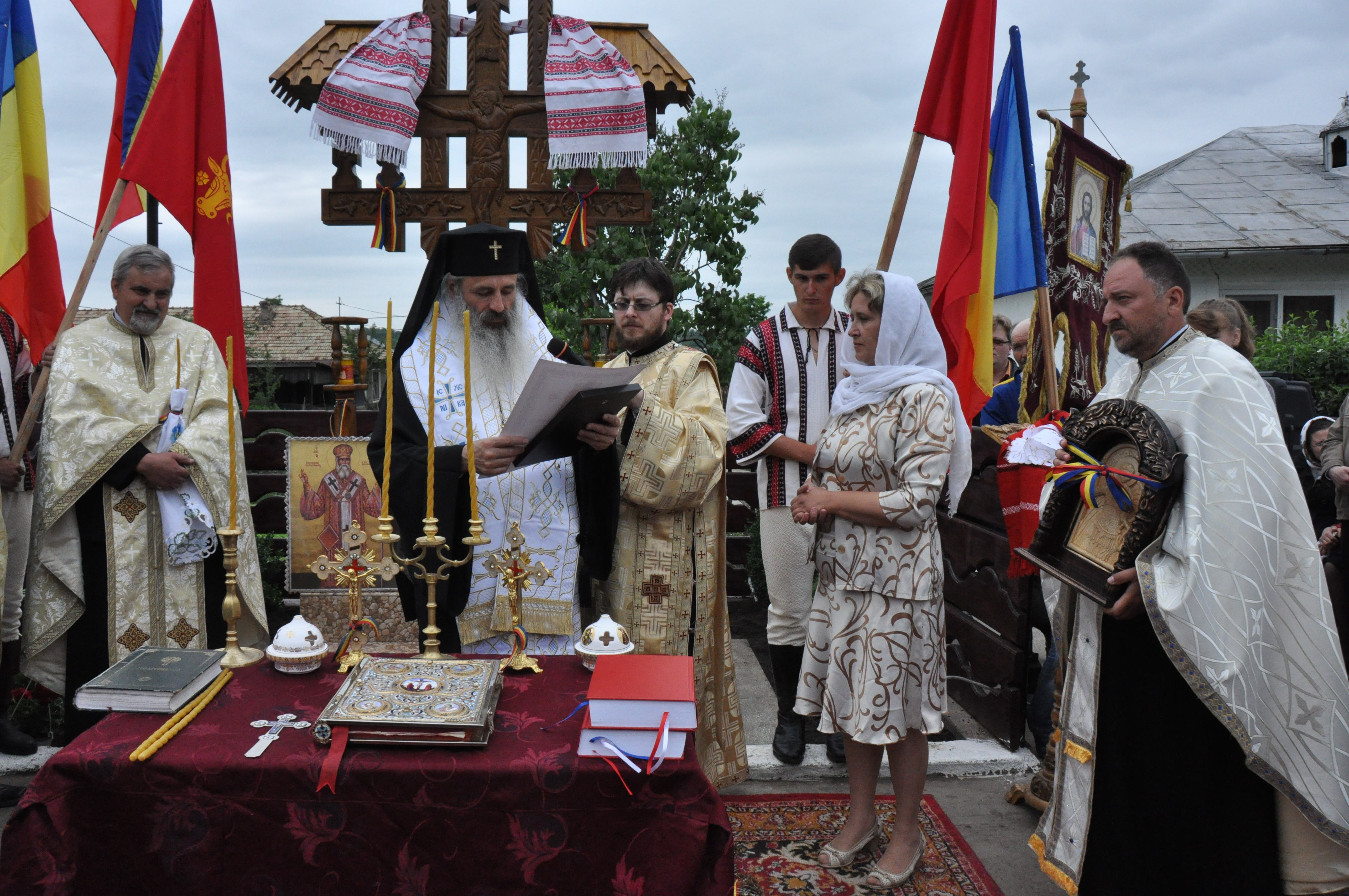 Sfințire de troițe în parohiile Chișcăreni și Petricani