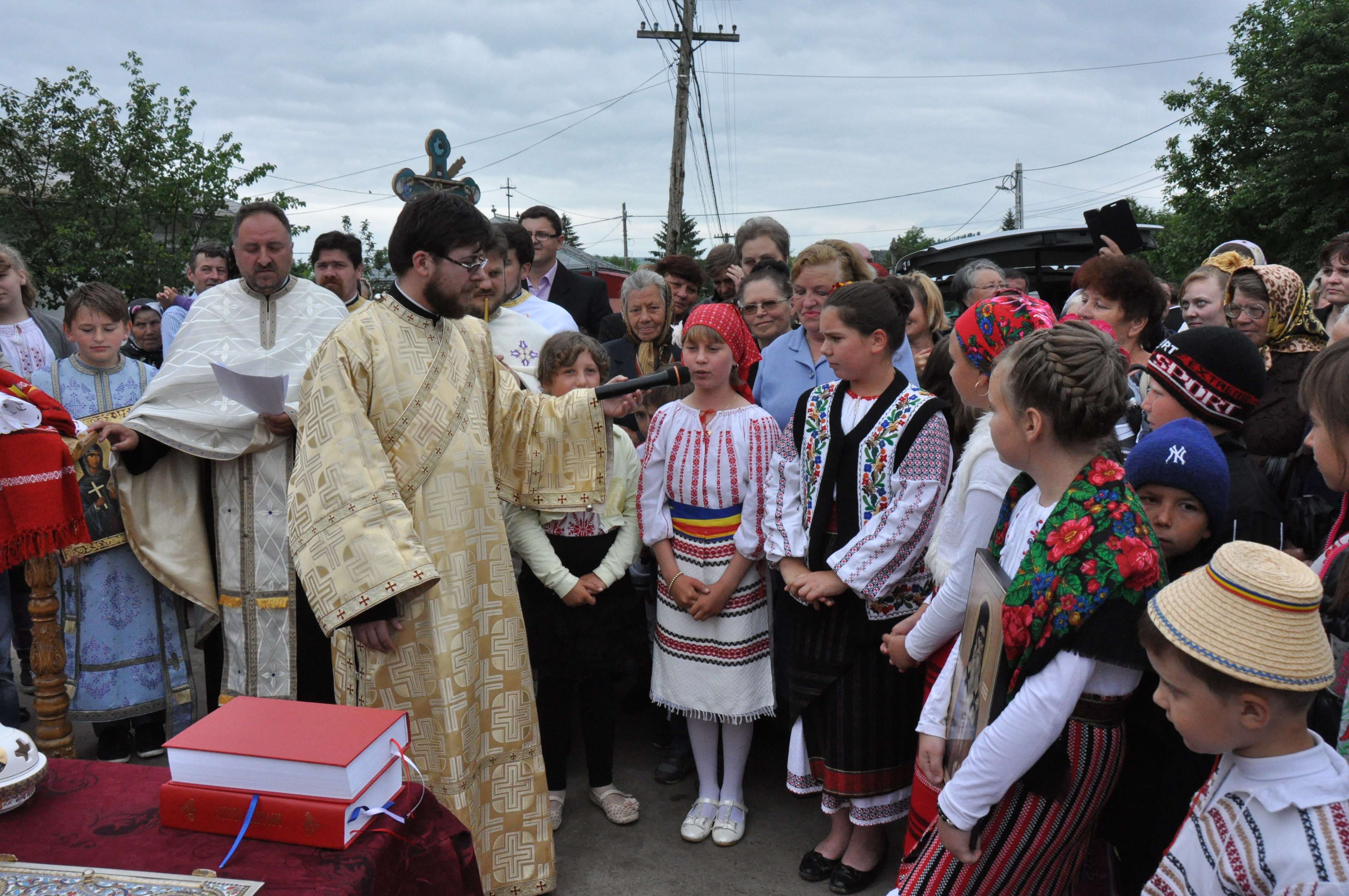Sfințire de troițe în parohiile Chișcăreni și Petricani