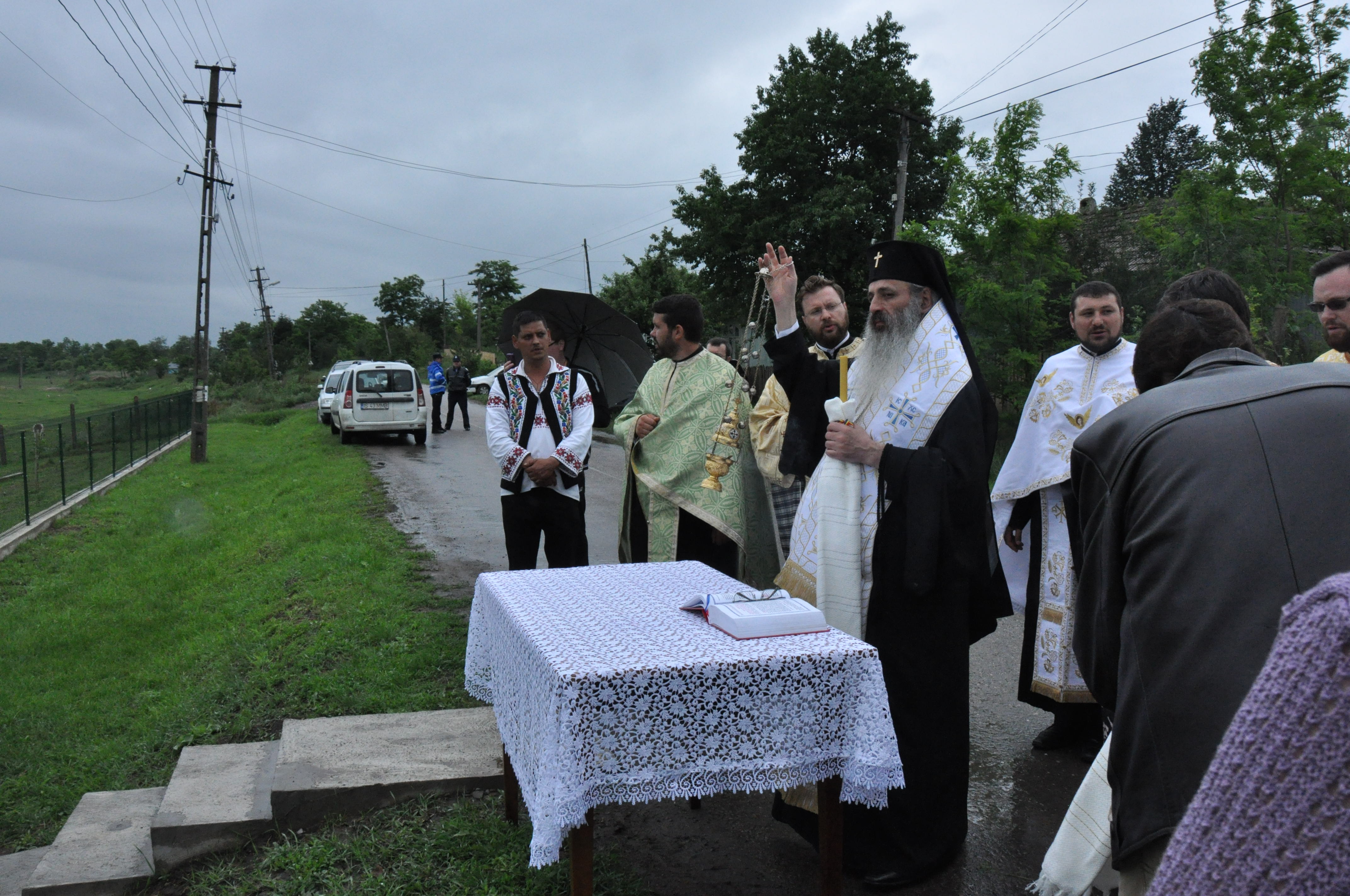 Sfințire de troițe în parohiile Chișcăreni și Petricani