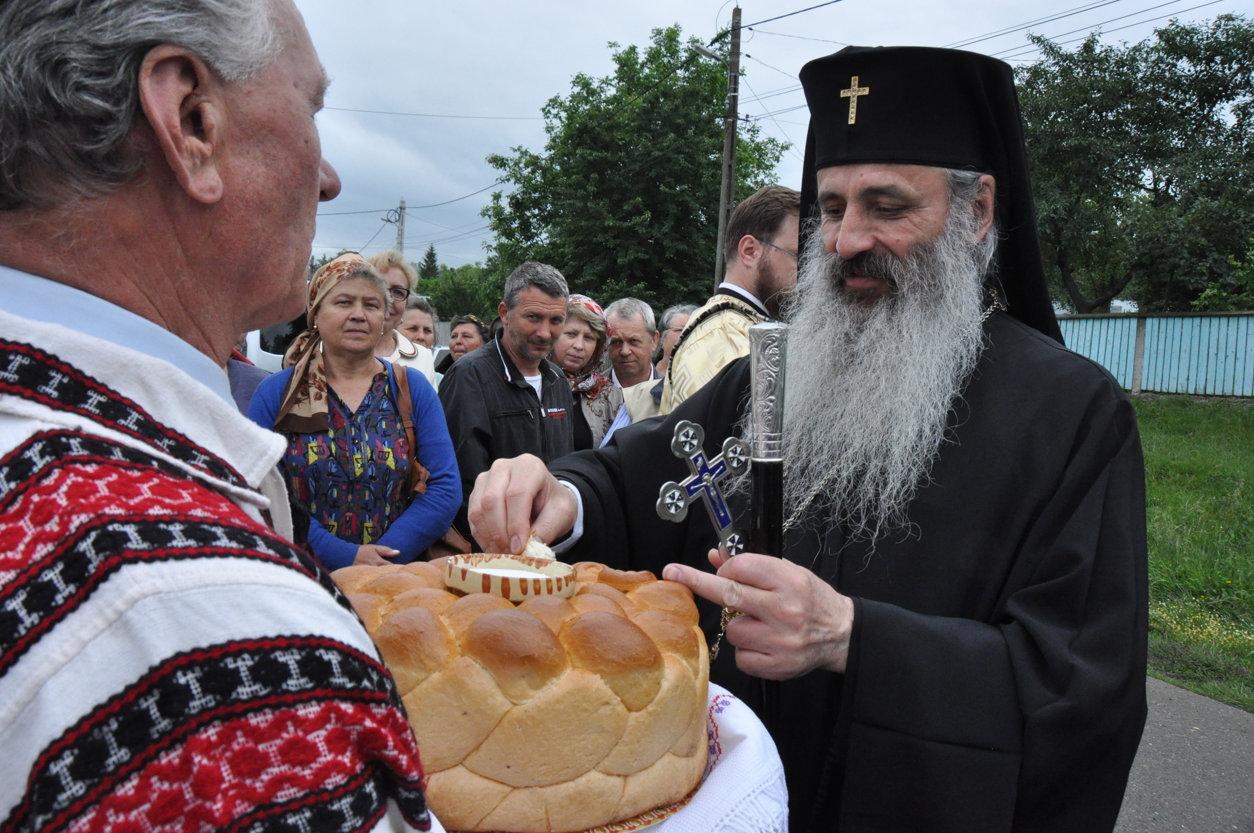 Sfințire de troițe în parohiile Chișcăreni și Petricani
