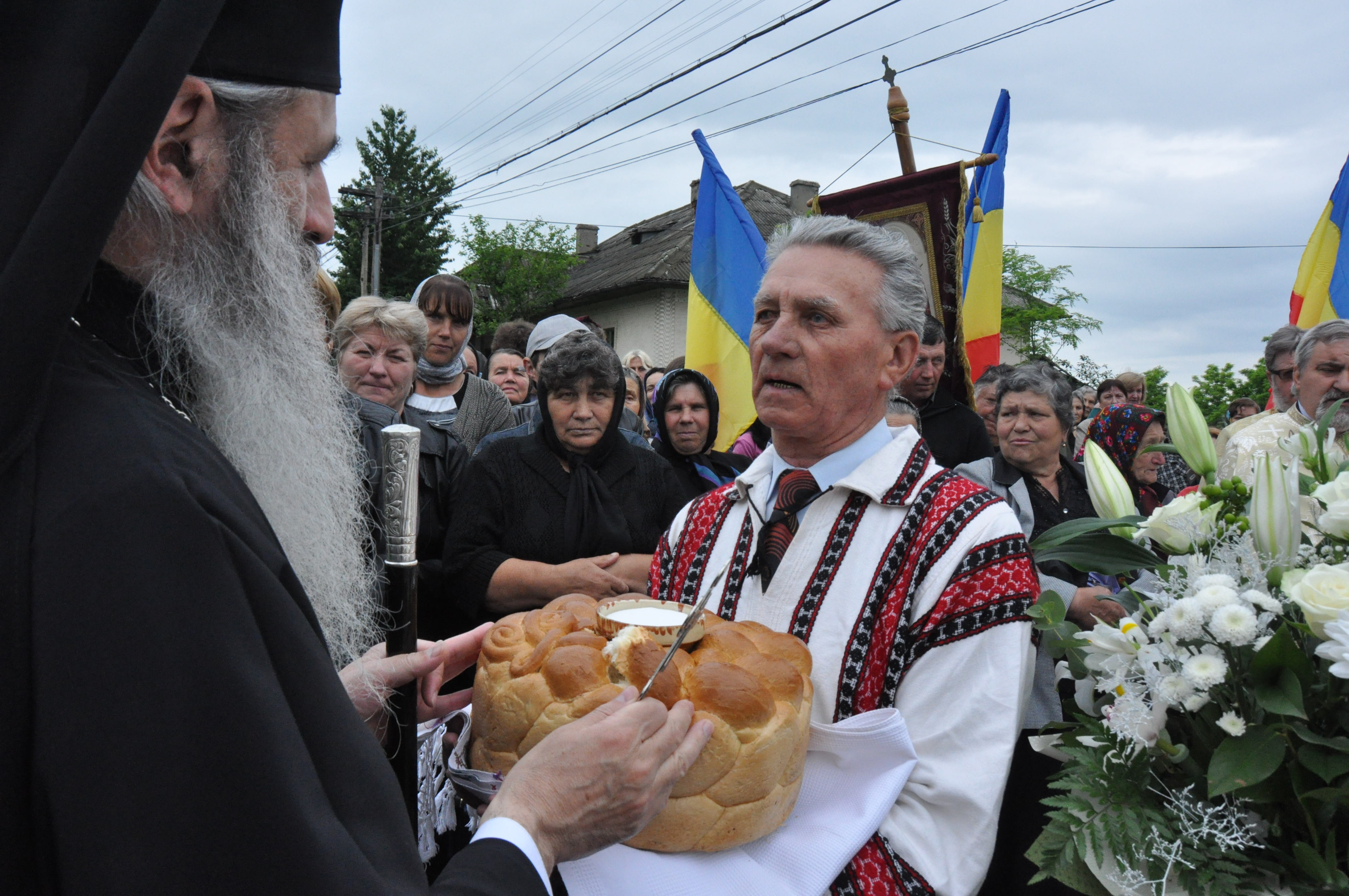 Sfințire de troițe în parohiile Chișcăreni și Petricani