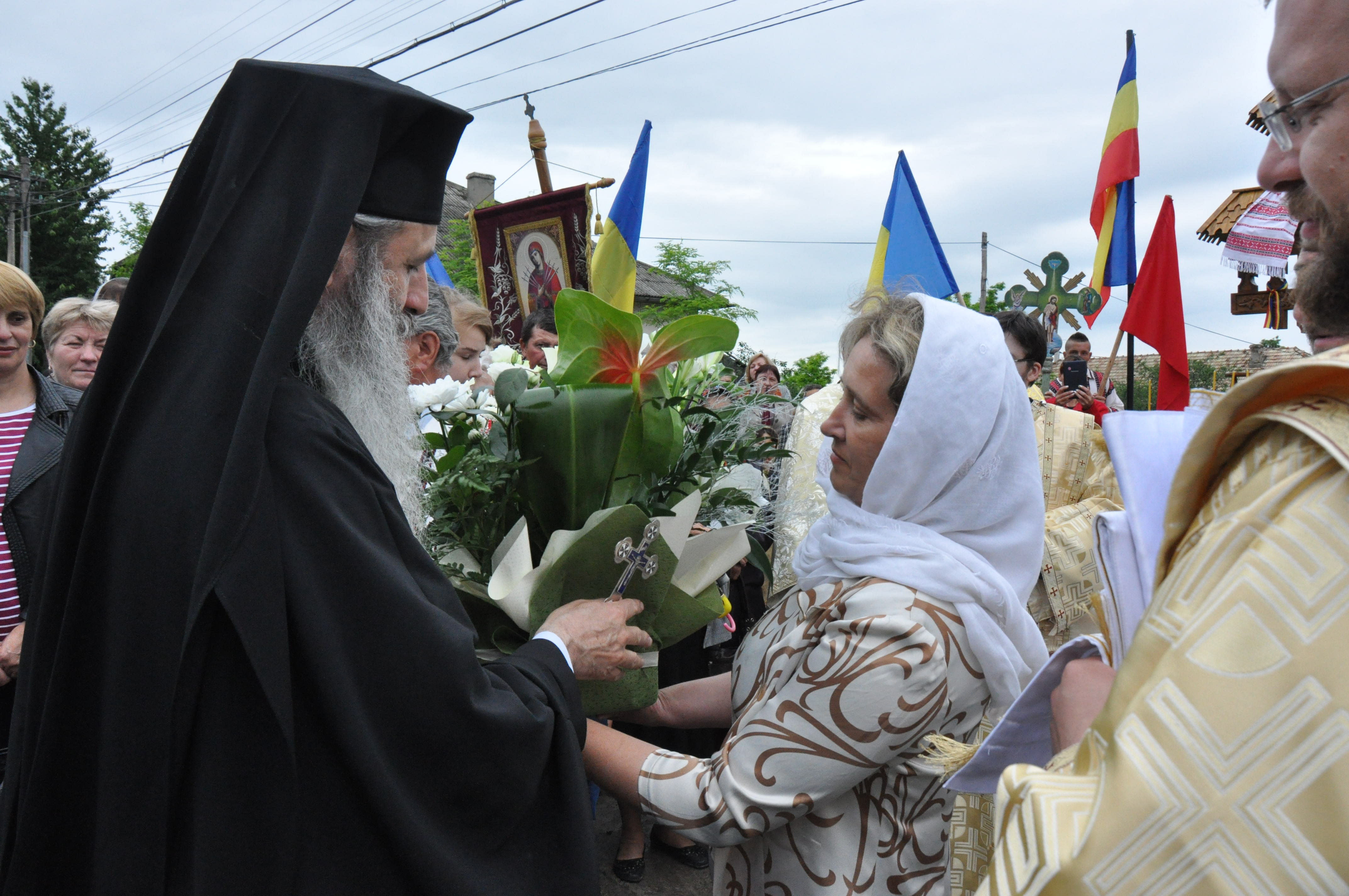 Sfințire de troițe în parohiile Chișcăreni și Petricani