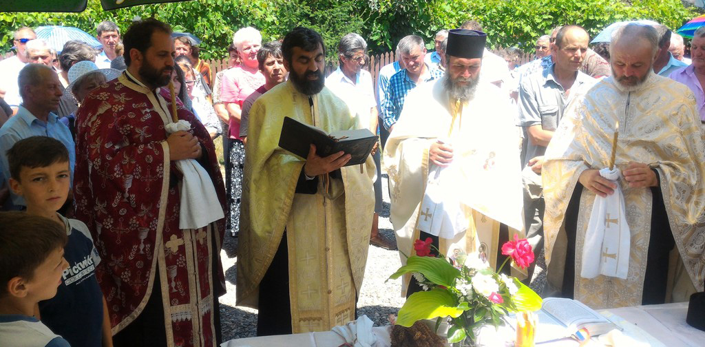 O nouă troiţă în Parohia Viişoara, Protopopiatul Oneşti O nouă troiţă în Parohia Viişoara, Protopopiatul Oneşti