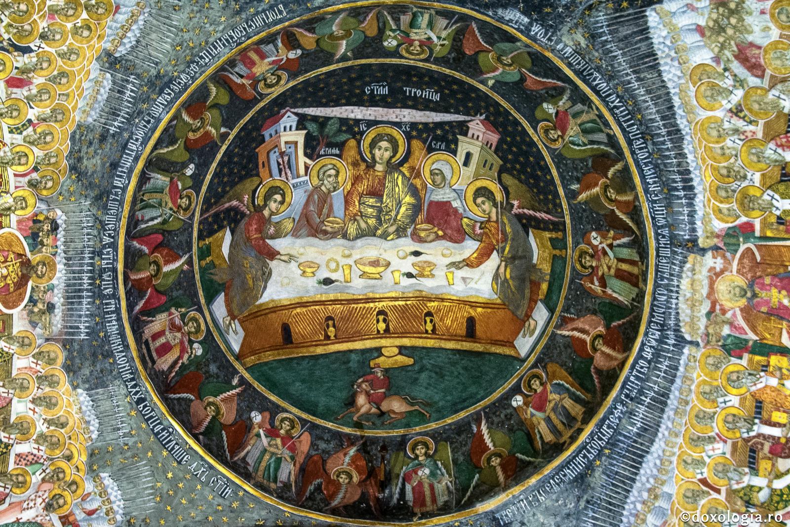 Hristos ne descoperă Treimea