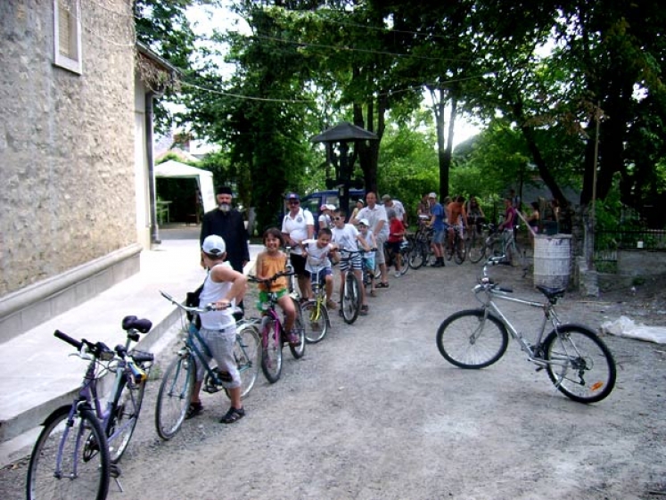 Primul pelerinaj pe bicicletă organizat în această vară de Parohia Toma Cozma din Iaşi Primul pelerinaj pe bicicletă organizat în această vară de Parohia Toma Cozma din Iaşi