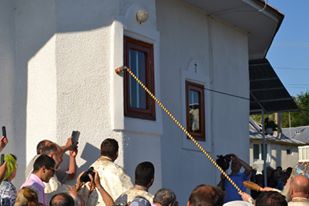 Două biserici din Moldova au primit veşmântul sfinţirii