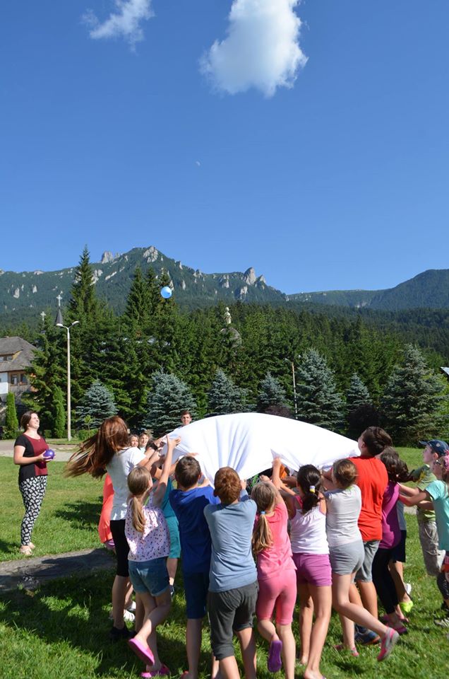 Situaţii de învăţare în Tabăra „Floare de colţ“