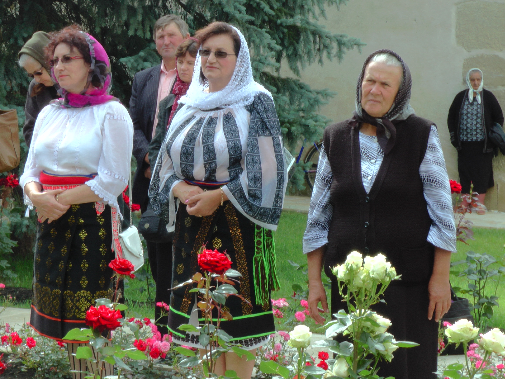 Liturghie arhierească și sfințire de noi clopote, la împlinirea a 550 de ani de la punerea pietrei de temelie a Mănăstirii Putna