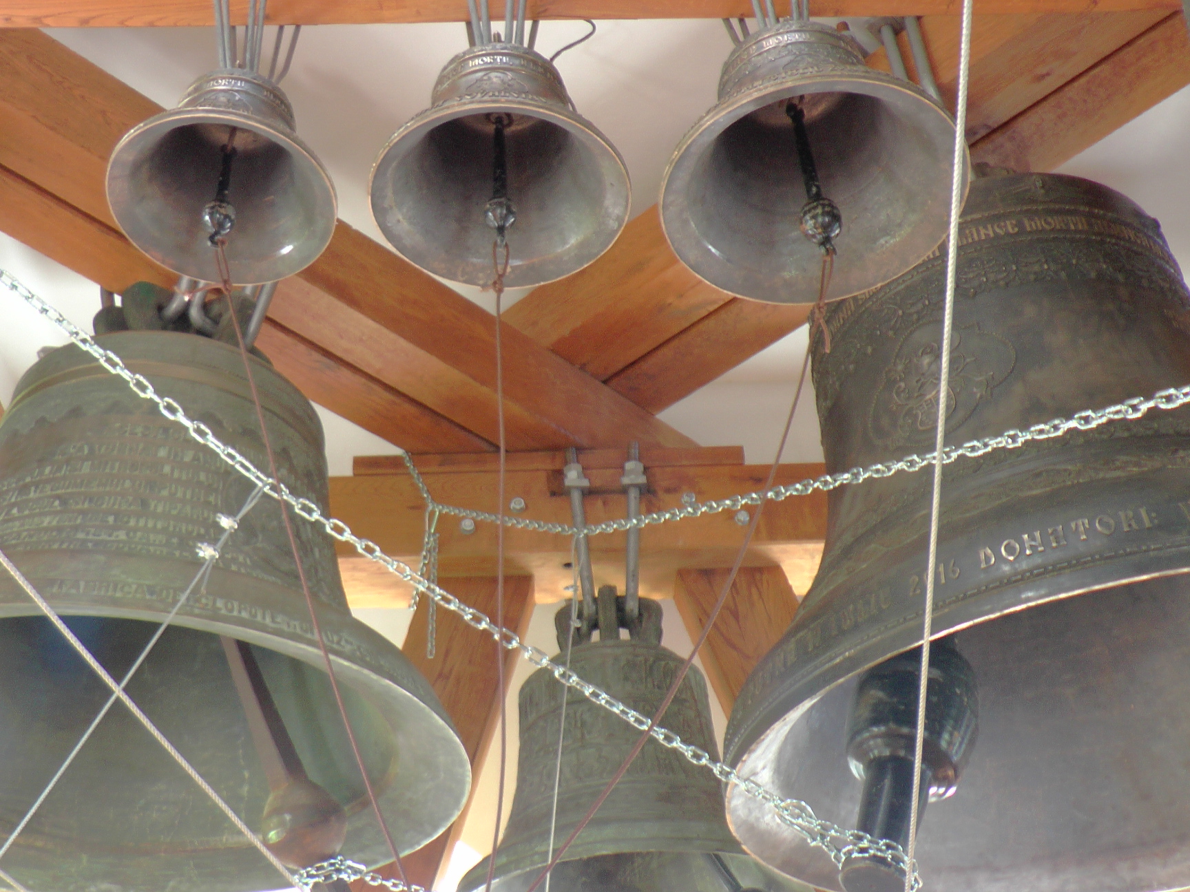 Liturghie arhierească și sfințire de noi clopote, la împlinirea a 550 de ani de la punerea pietrei de temelie a Mănăstirii Putna