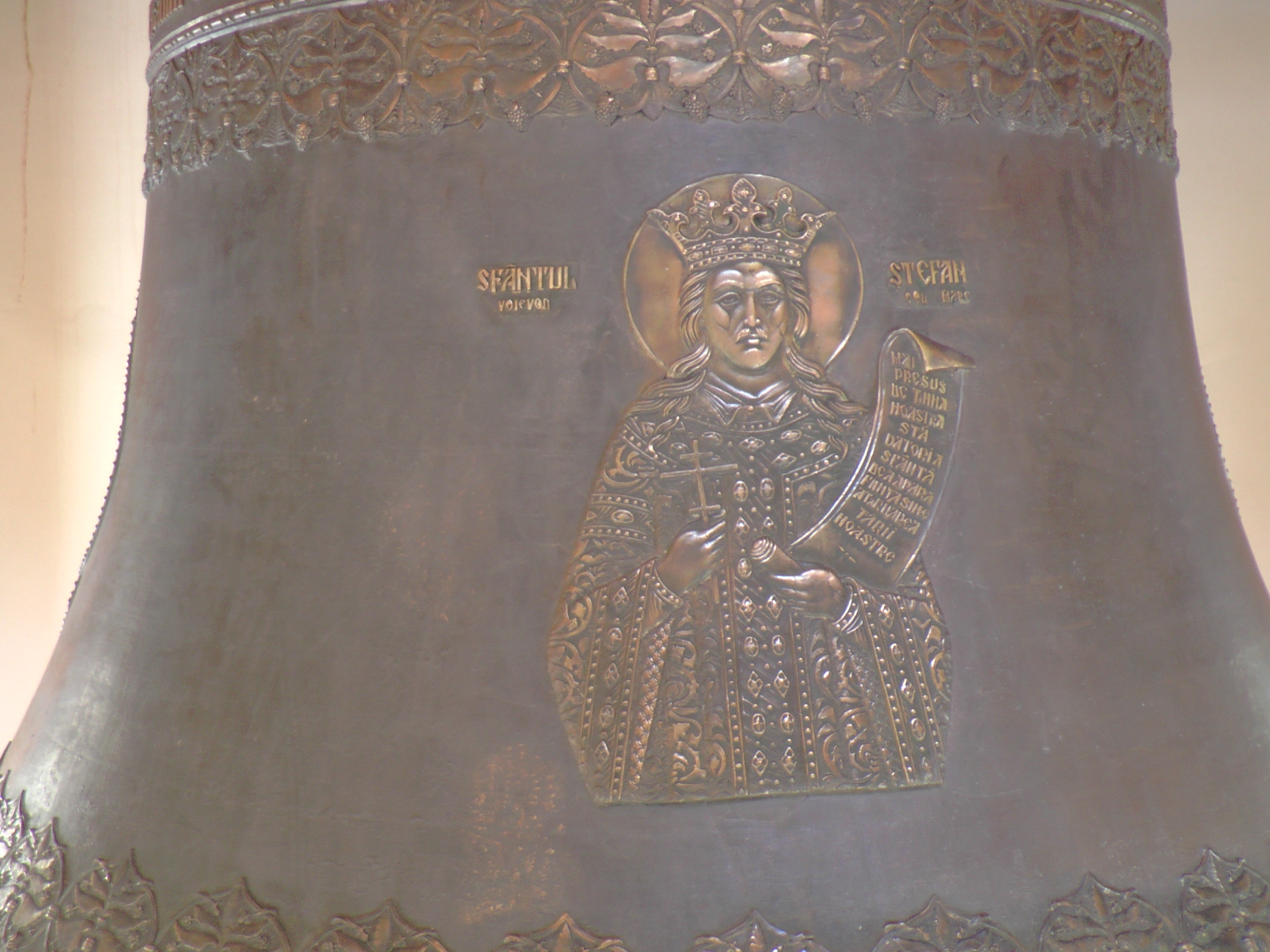 Liturghie arhierească și sfințire de noi clopote, la împlinirea a 550 de ani de la punerea pietrei de temelie a Mănăstirii Putna