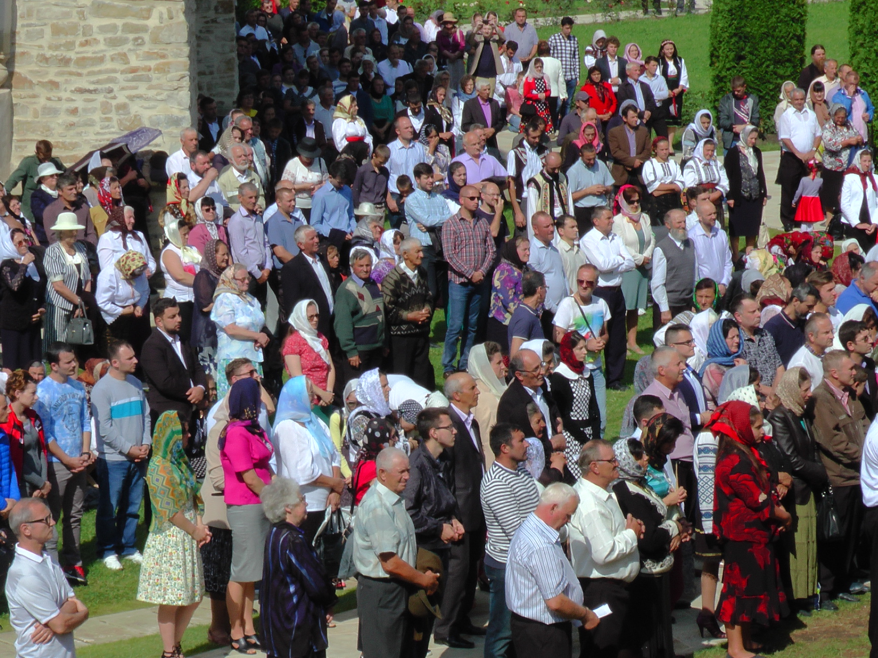 Liturghie arhierească și sfințire de noi clopote, la împlinirea a 550 de ani de la punerea pietrei de temelie a Mănăstirii Putna