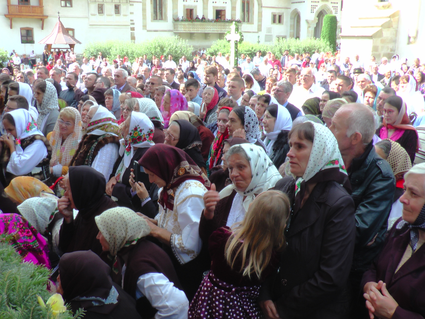 Liturghie arhierească și sfințire de noi clopote, la împlinirea a 550 de ani de la punerea pietrei de temelie a Mănăstirii Putna
