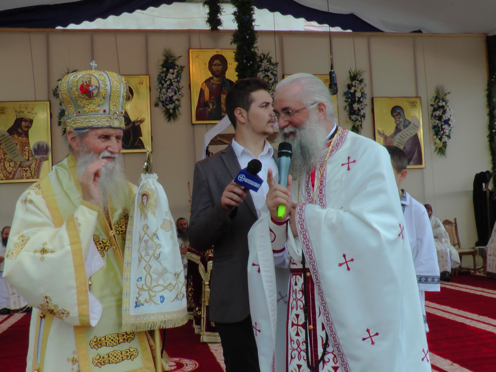 Liturghie arhierească și sfințire de noi clopote, la împlinirea a 550 de ani de la punerea pietrei de temelie a Mănăstirii Putna