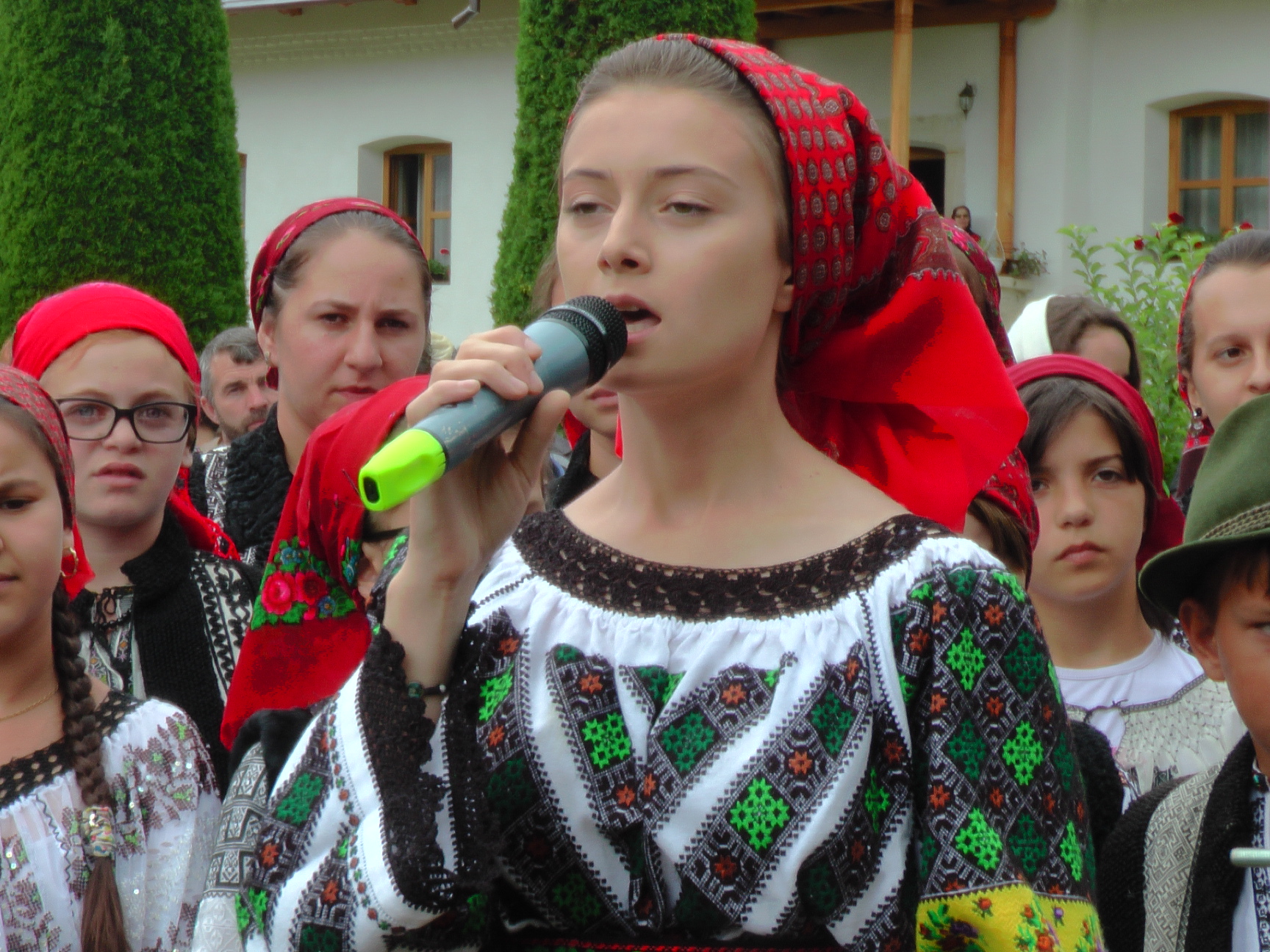 Liturghie arhierească și sfințire de noi clopote, la împlinirea a 550 de ani de la punerea pietrei de temelie a Mănăstirii Putna