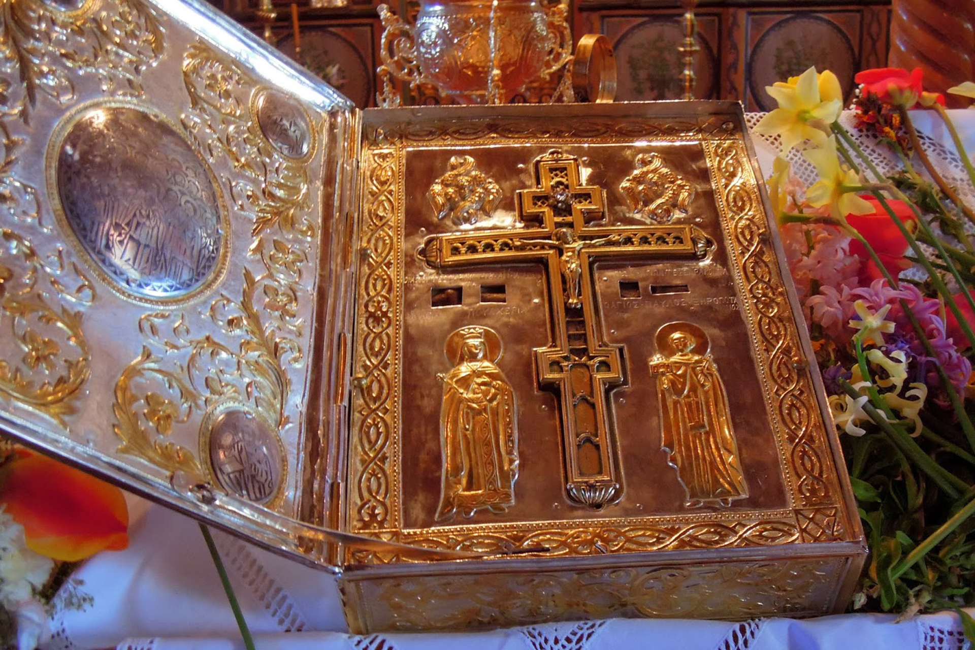 Lemnul Sfintei Cruci de la Mănăstirea Xiropotamu Lemnul Sfintei Cruci de la Mănăstirea Xiropotamu