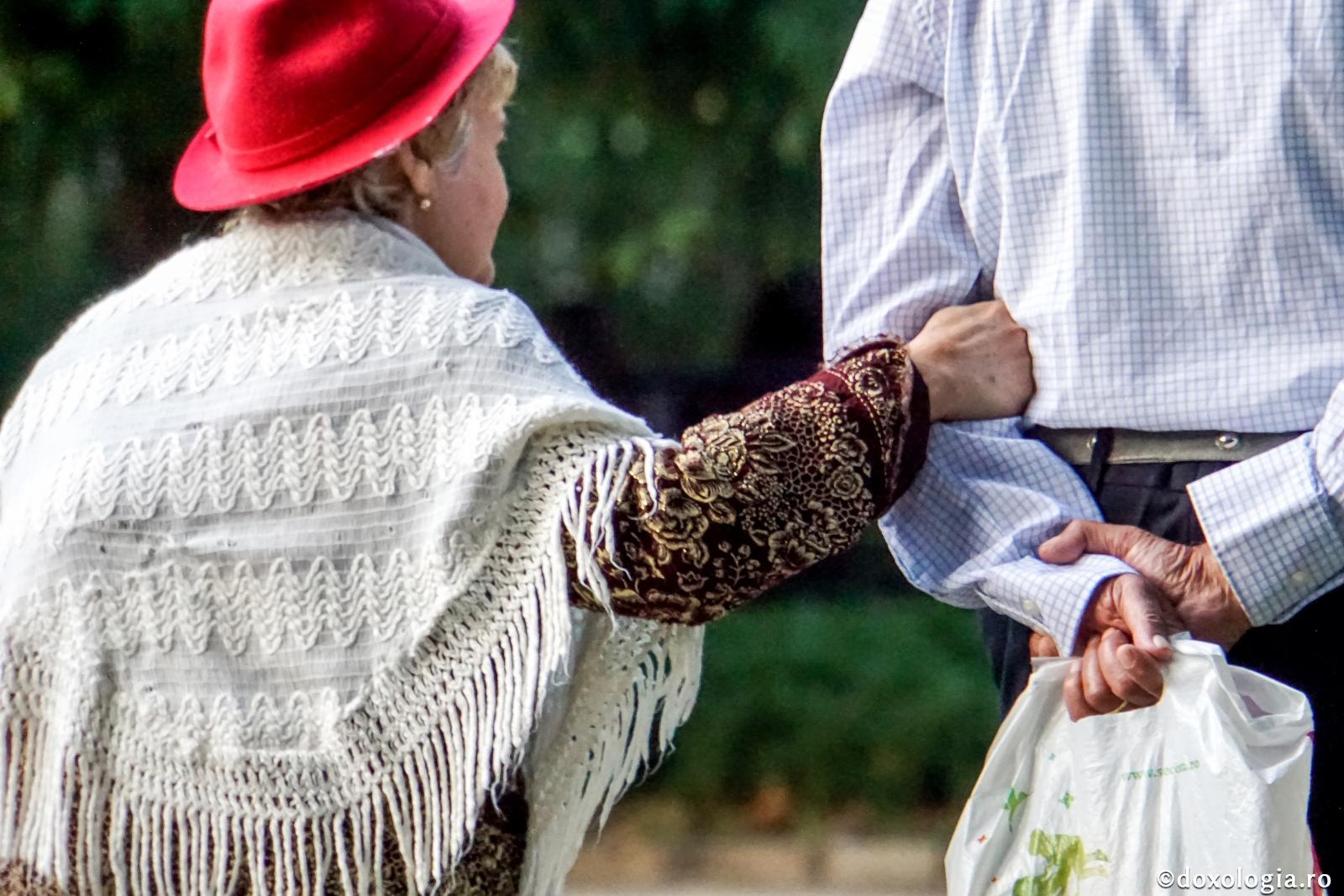 Cum se cuvine copiilor să-şi cinstească părinţii