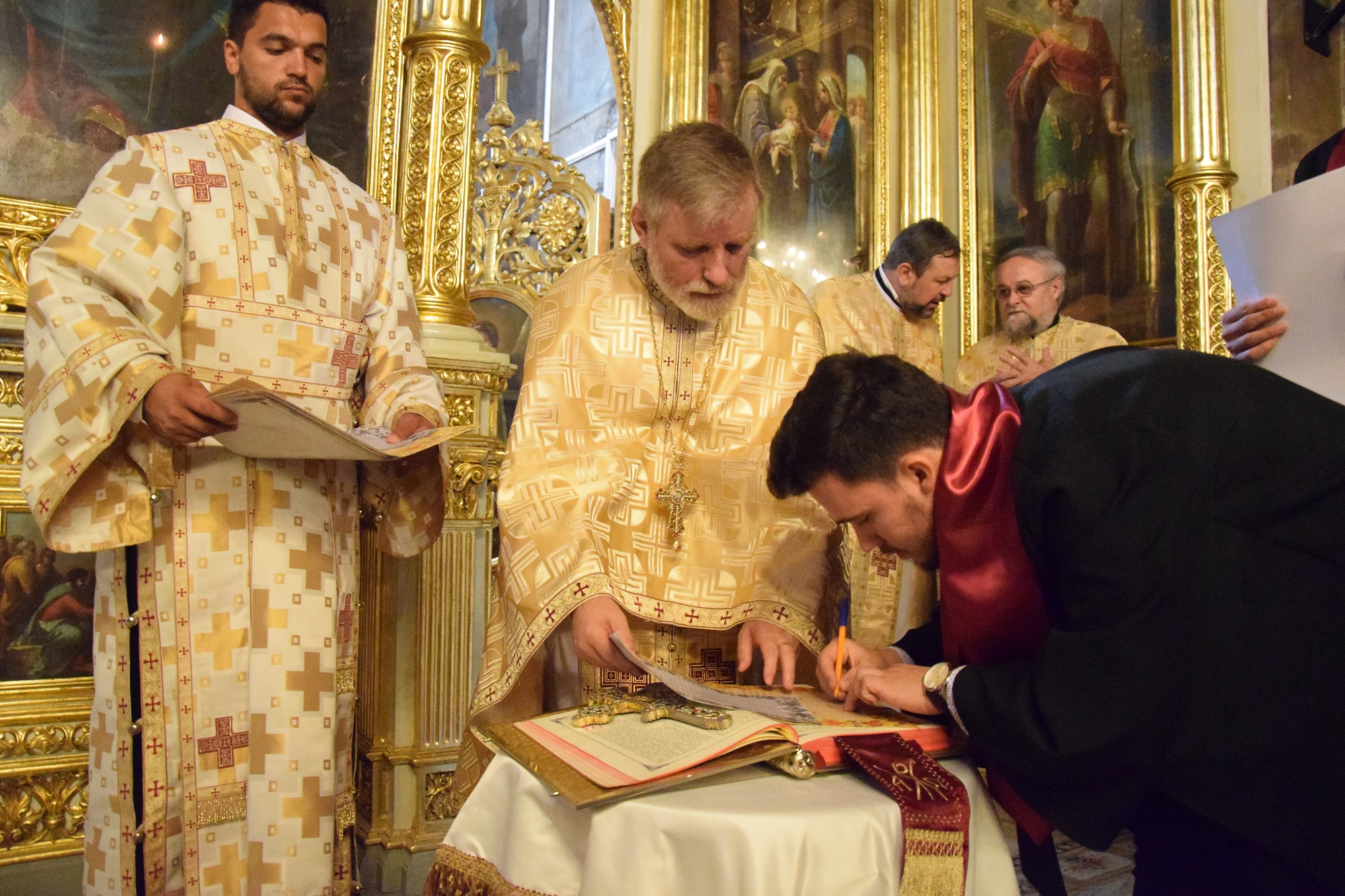 Îndemnul Mitropolitului Moldovei și Bucovinei către absolvenții teologi: „Sunteți rânduiți să fiți slujitori și martori” Îndemnul Mitropolitului Moldovei și Bucovinei către absolvenții teologi: „Sunteți rânduiți să fiți slujitori și martori”