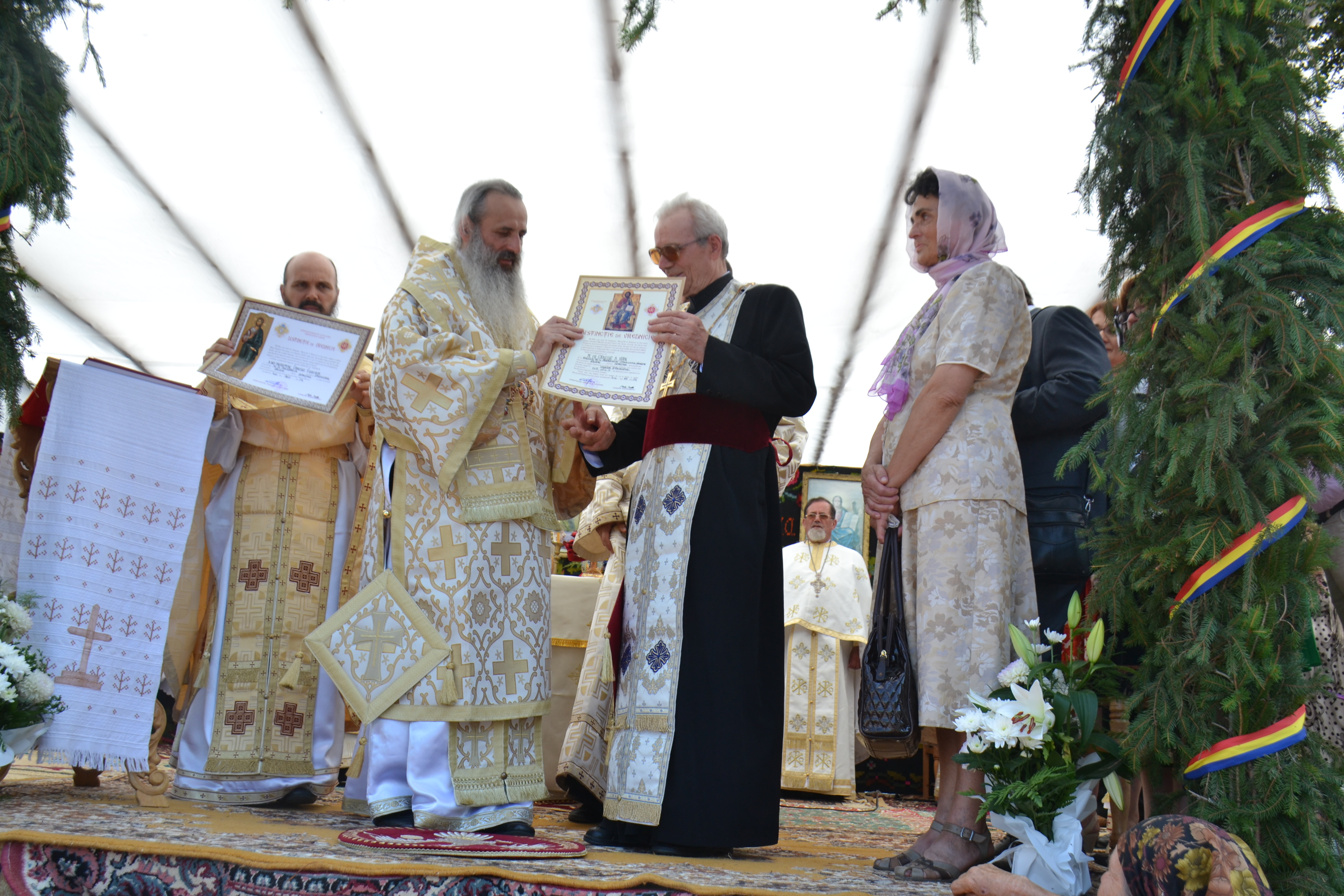 Biserica „Sfânta Cuvioasă Parascheva” din Strahotin, jud. Botoşani a fost sfințită