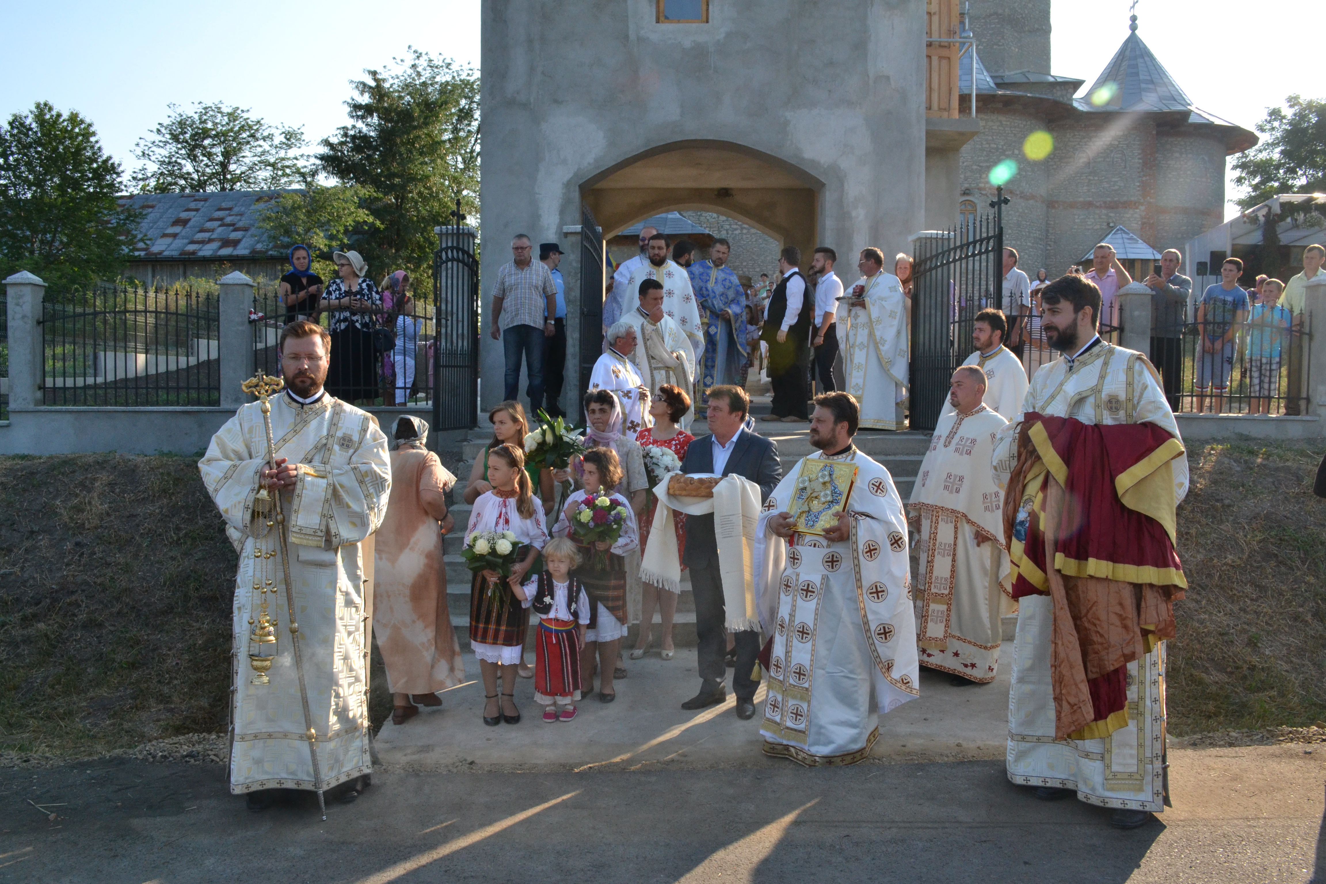 Biserica „Sfânta Cuvioasă Parascheva” din Strahotin, jud. Botoşani a fost sfințită