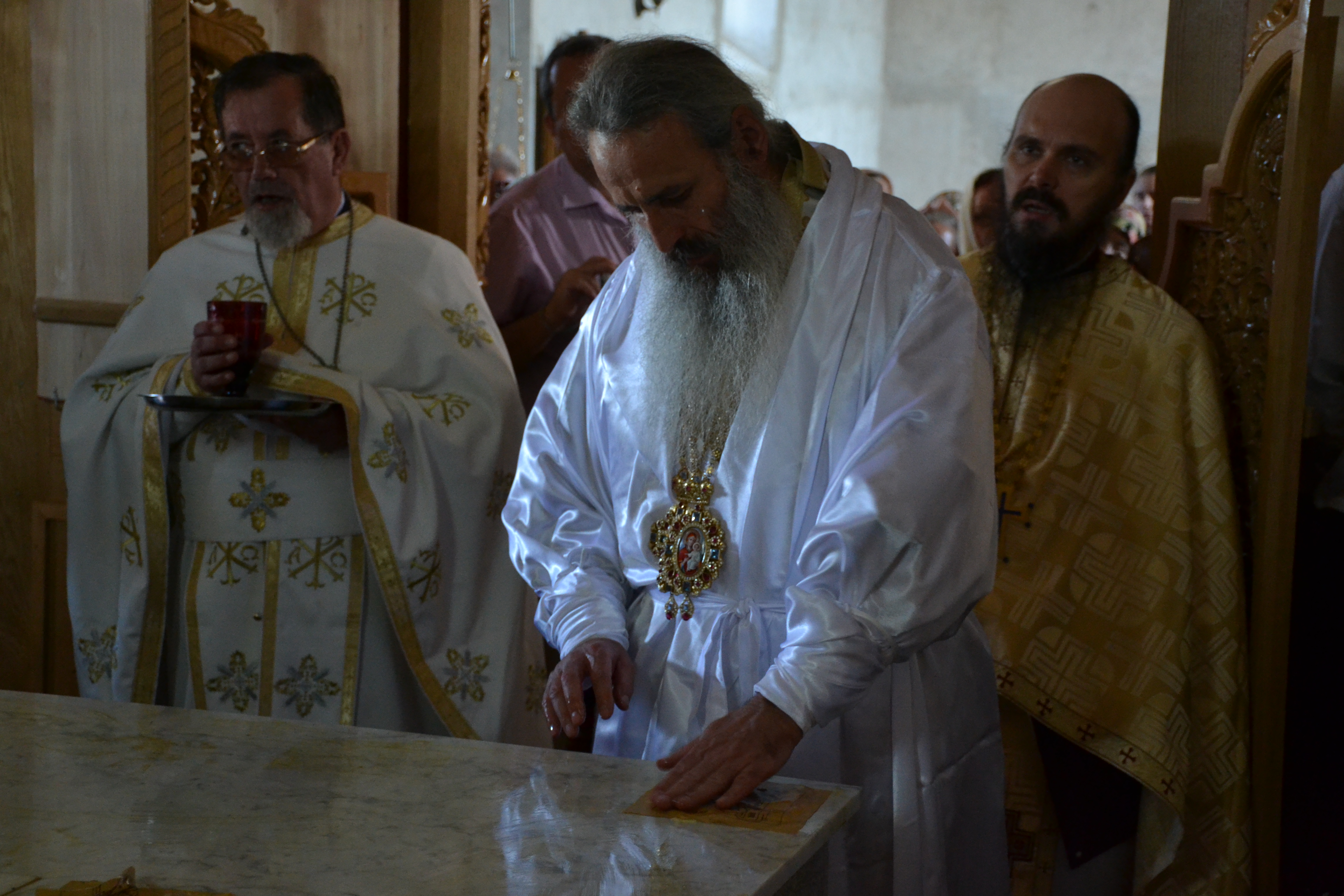 Biserica „Sfânta Cuvioasă Parascheva” din Strahotin, jud. Botoşani a fost sfințită