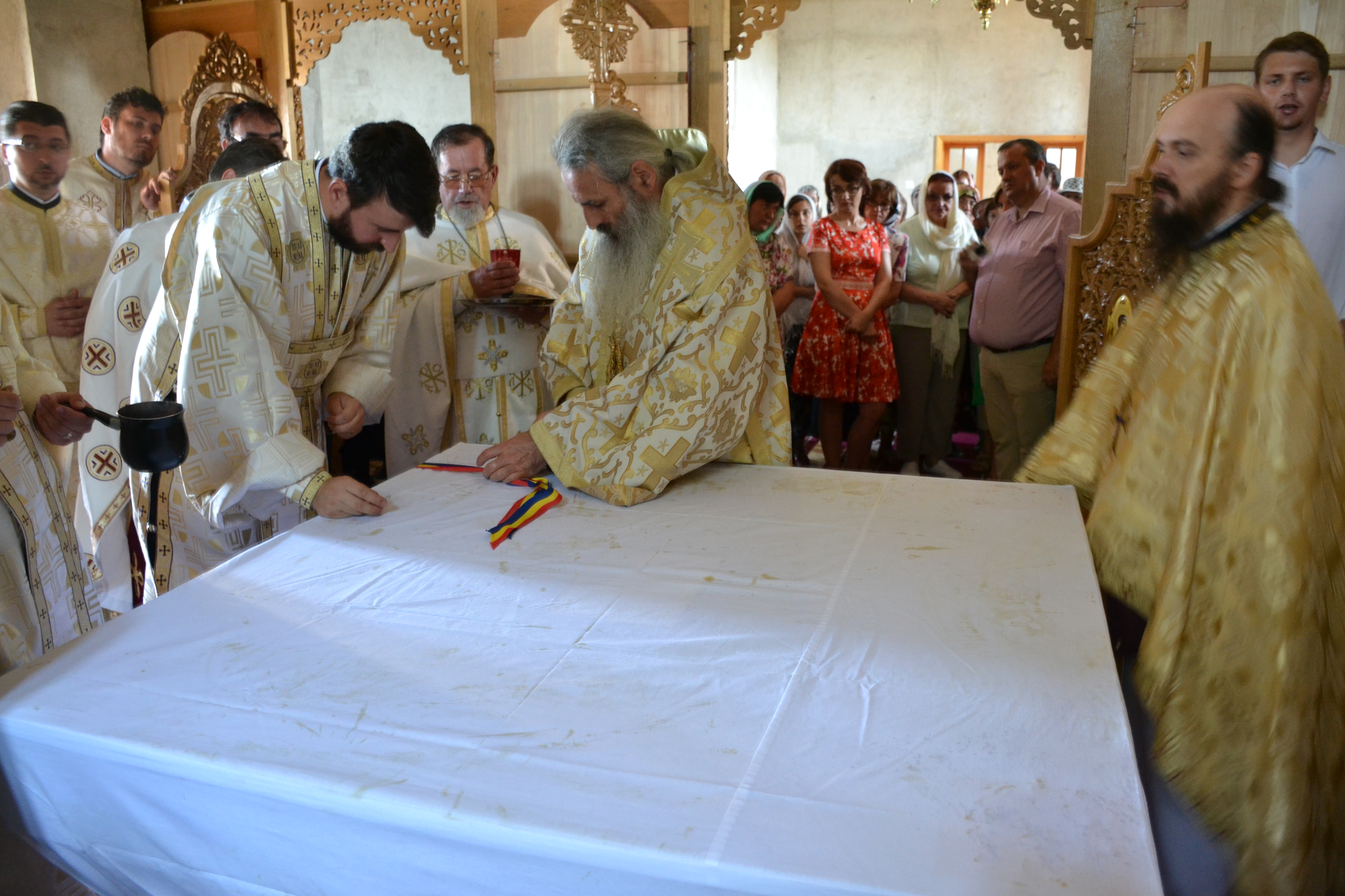 Biserica „Sfânta Cuvioasă Parascheva” din Strahotin, jud. Botoşani a fost sfințită