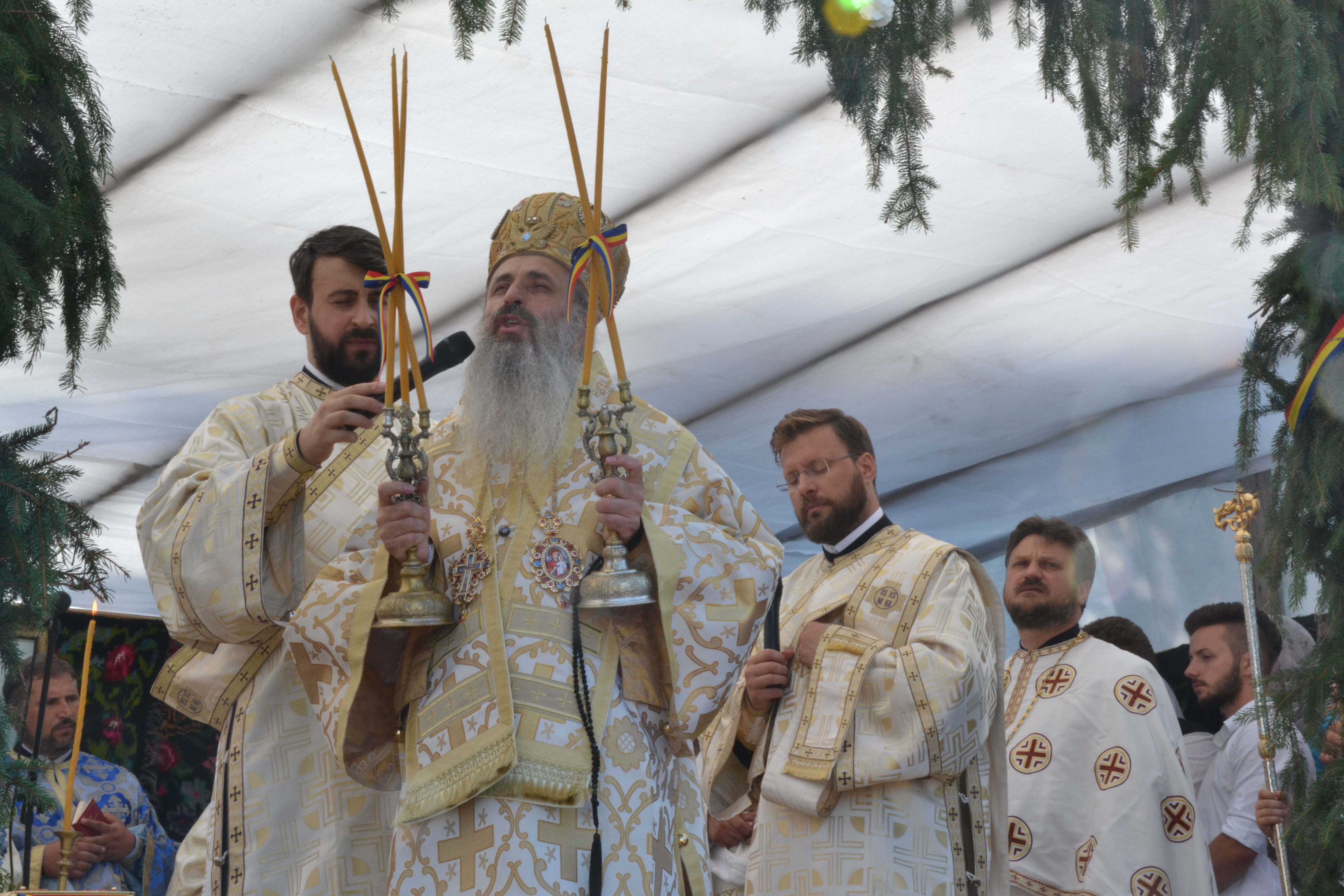 Biserica „Sfânta Cuvioasă Parascheva” din Strahotin, jud. Botoşani a fost sfințită