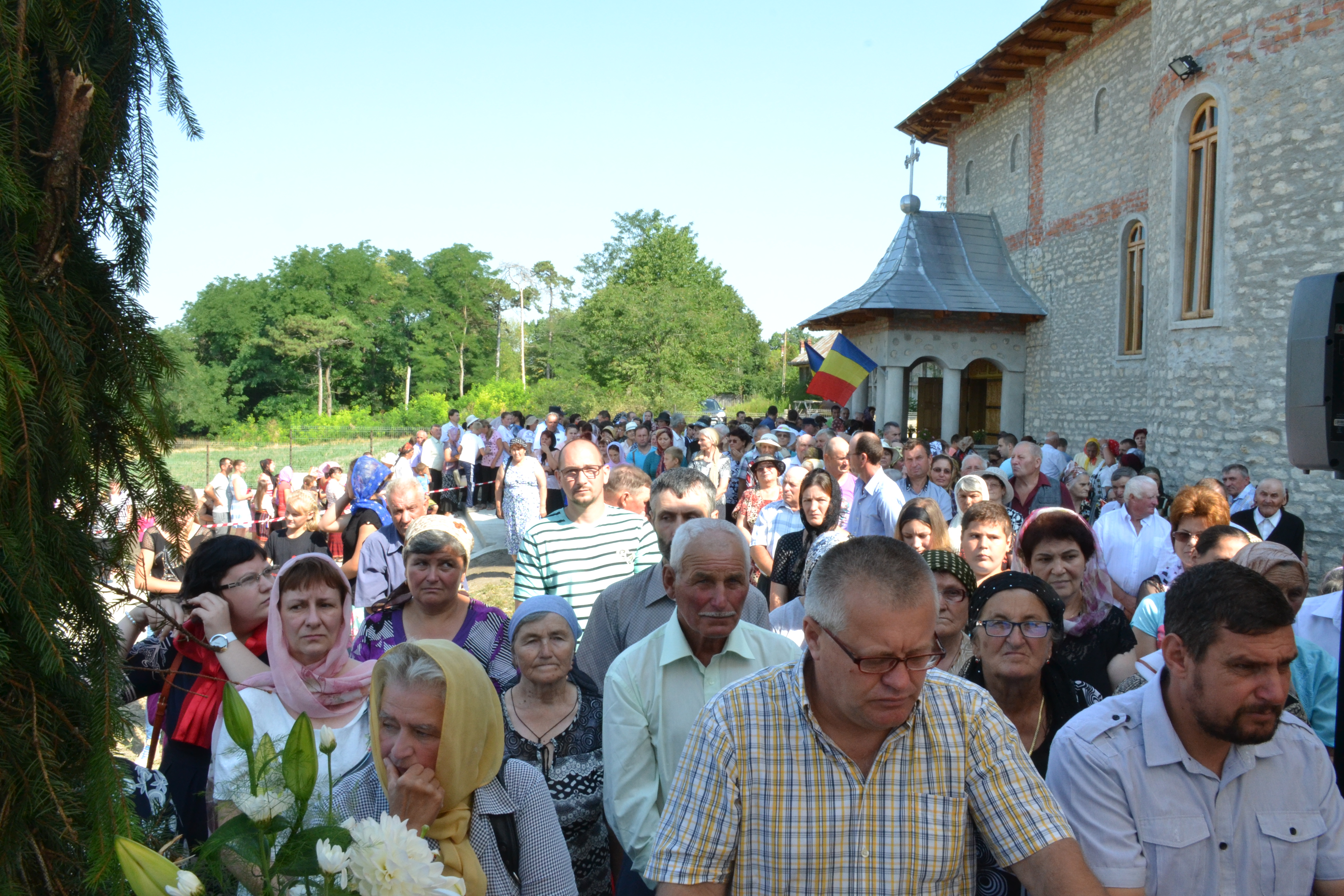 Biserica „Sfânta Cuvioasă Parascheva” din Strahotin, jud. Botoşani a fost sfințită
