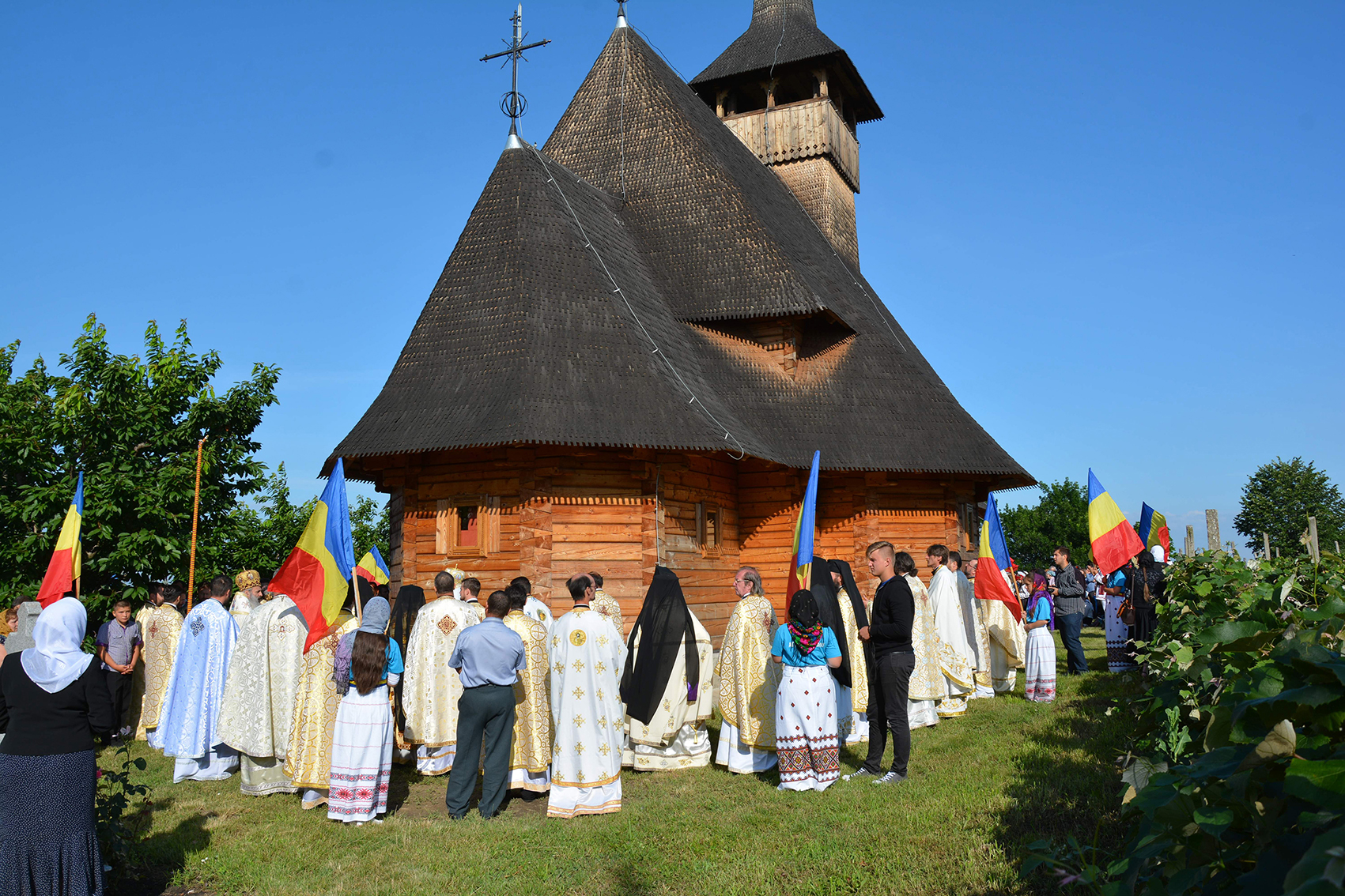 foto: Oana Nechifor Sfinţire de biserică la Mănăstirea Ştiubieni (Galerie FOTO)