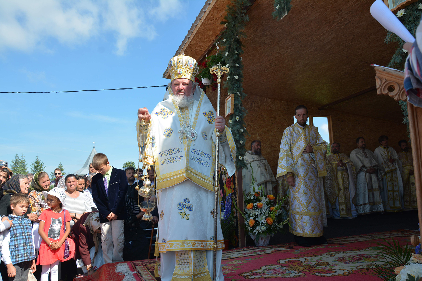 foto: Oana Nechifor Sfinţire de biserică la Mănăstirea Ştiubieni (Galerie FOTO)