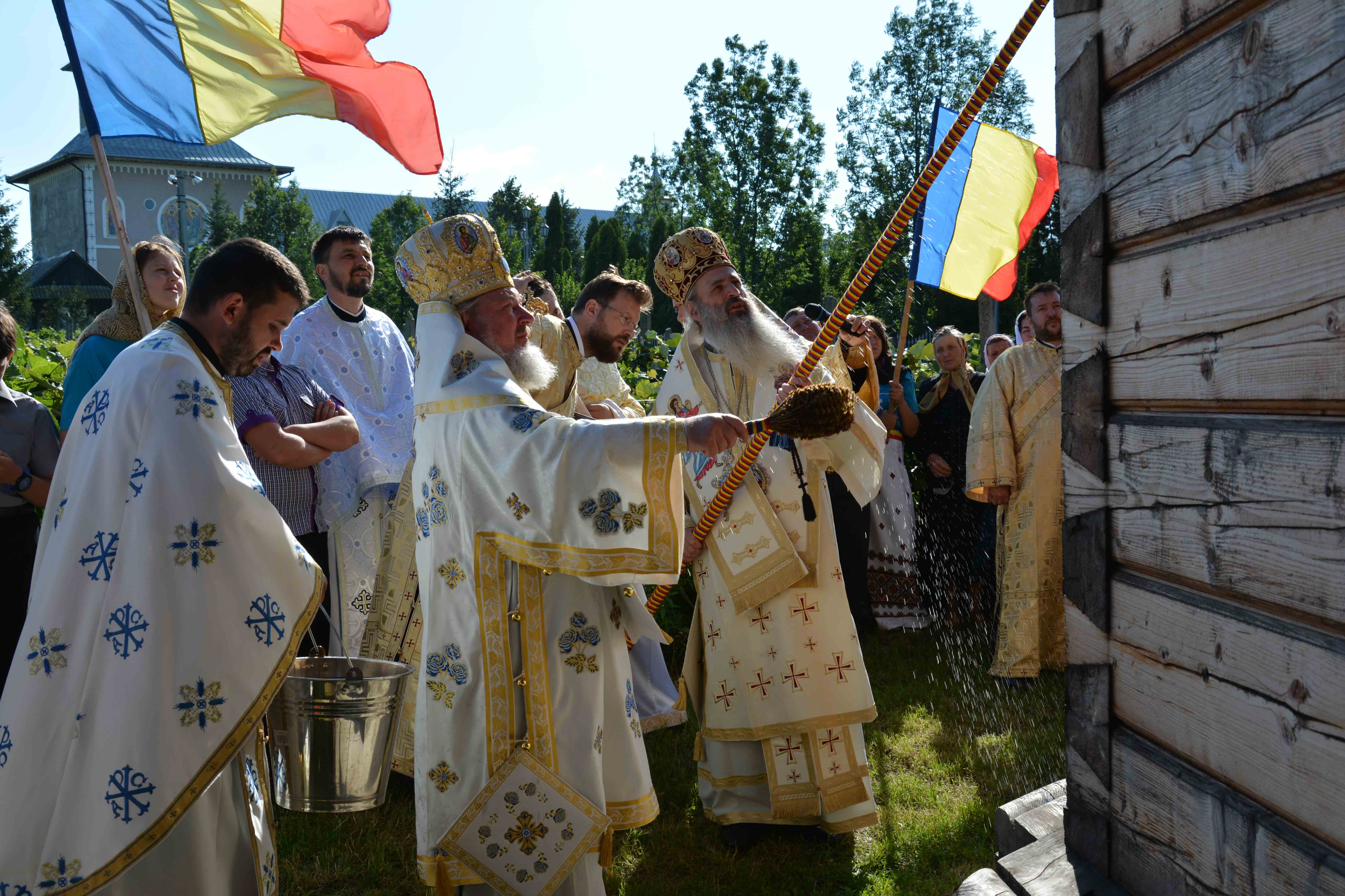 Credincioșii din Știubieni au îmbrăcat haine de sărbătoare