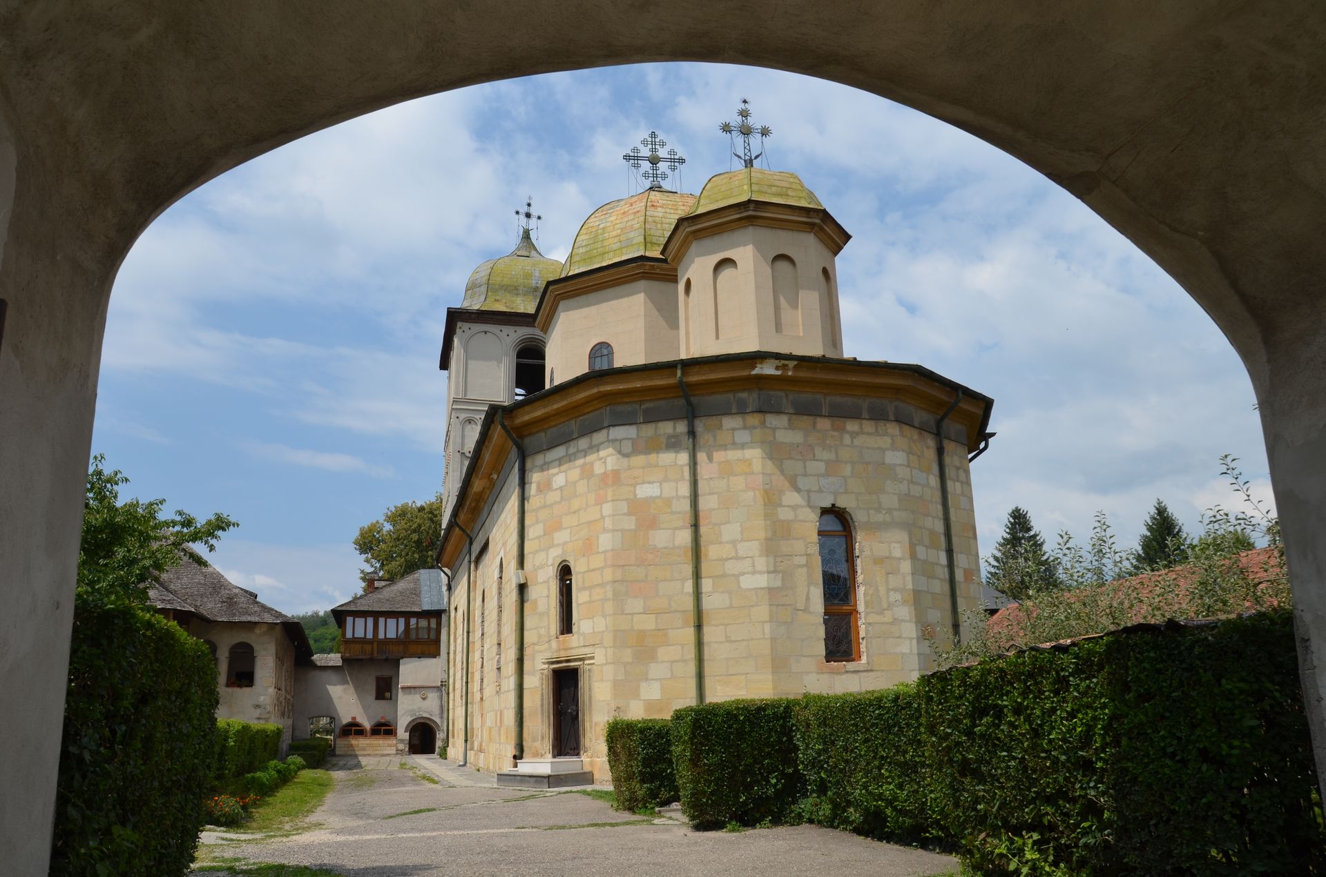 Mănăstirea Negru Vodă - acasă la Sfântul Ioanichie cel Nou de la Muscel