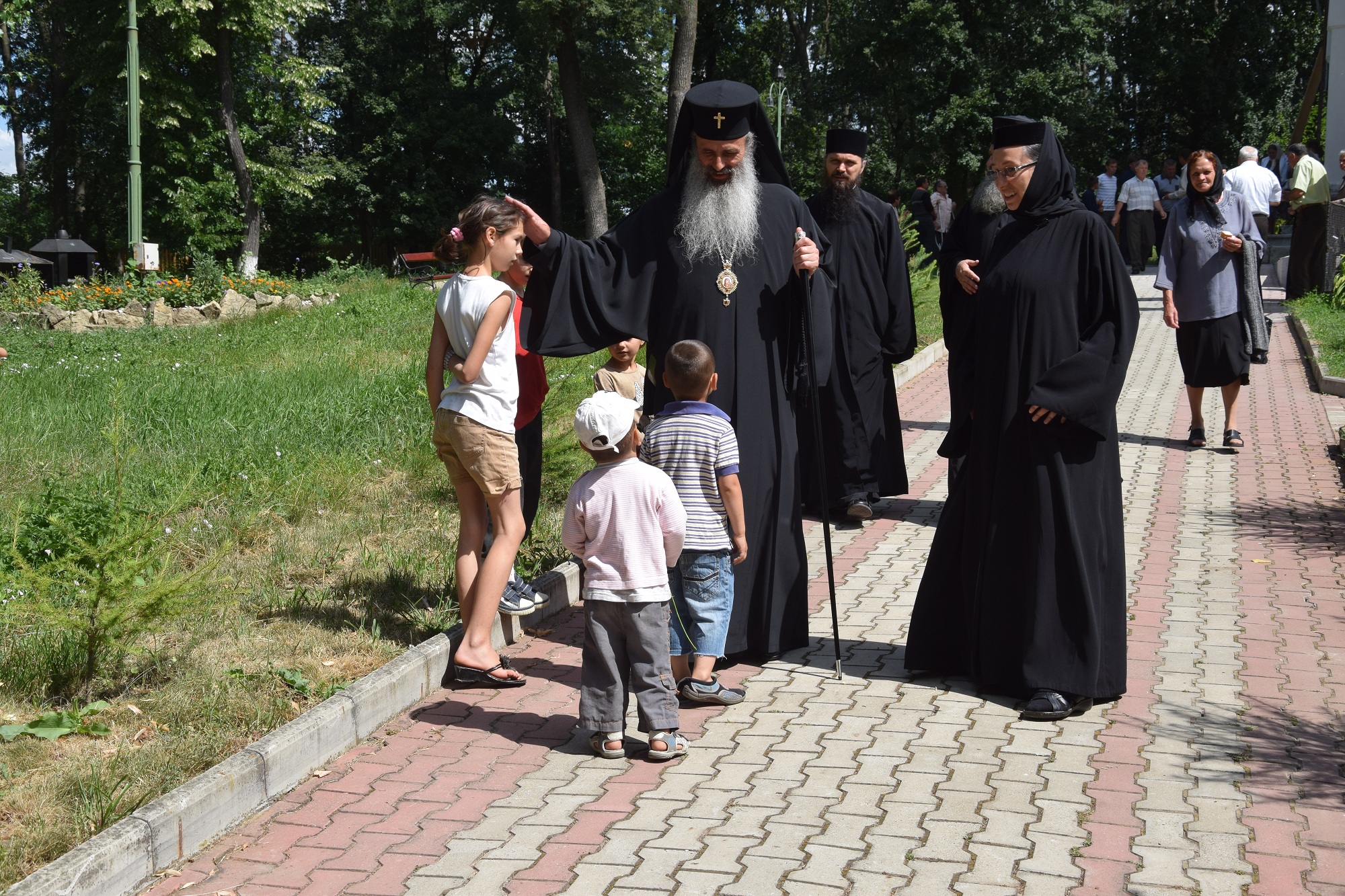 IPS Părinte Mitropolit Teofan, prezent la hramul Centrului social-cultural „Sfântul Ilie“ al Mănăstirii Miclăuşeni