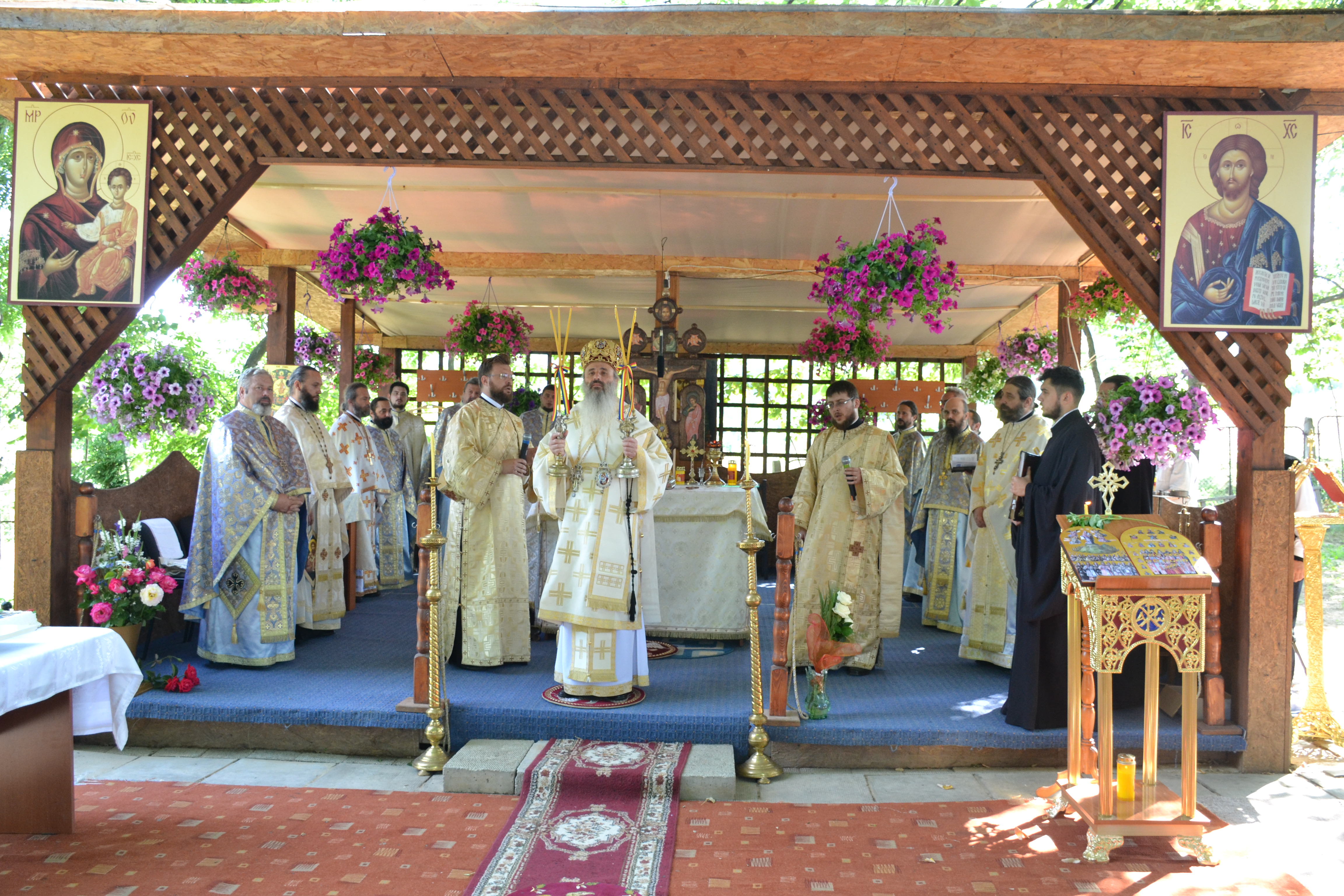 Liturghie arhierească la hramul Mănăstirii Bucium