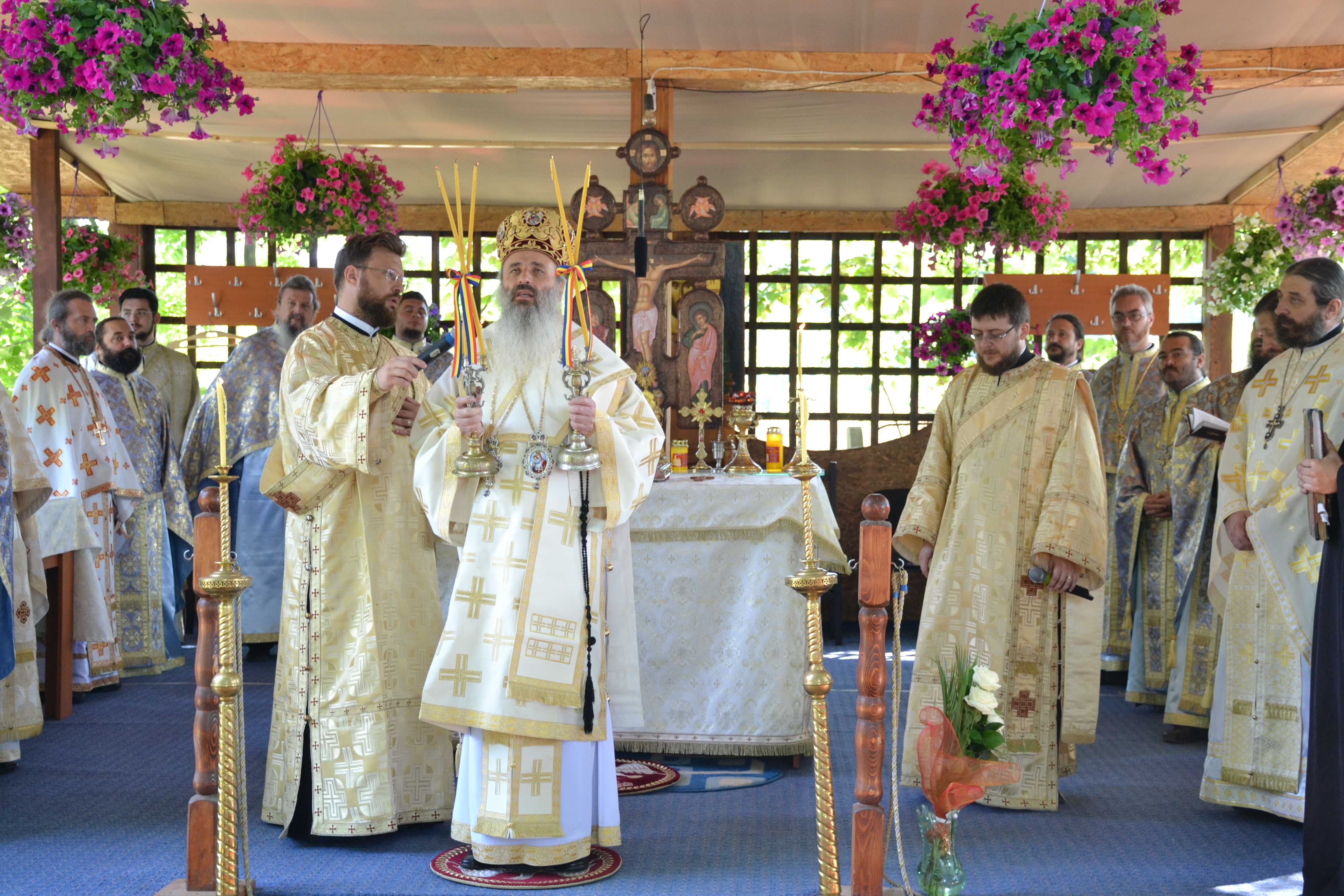 Liturghie arhierească la hramul Mănăstirii Bucium